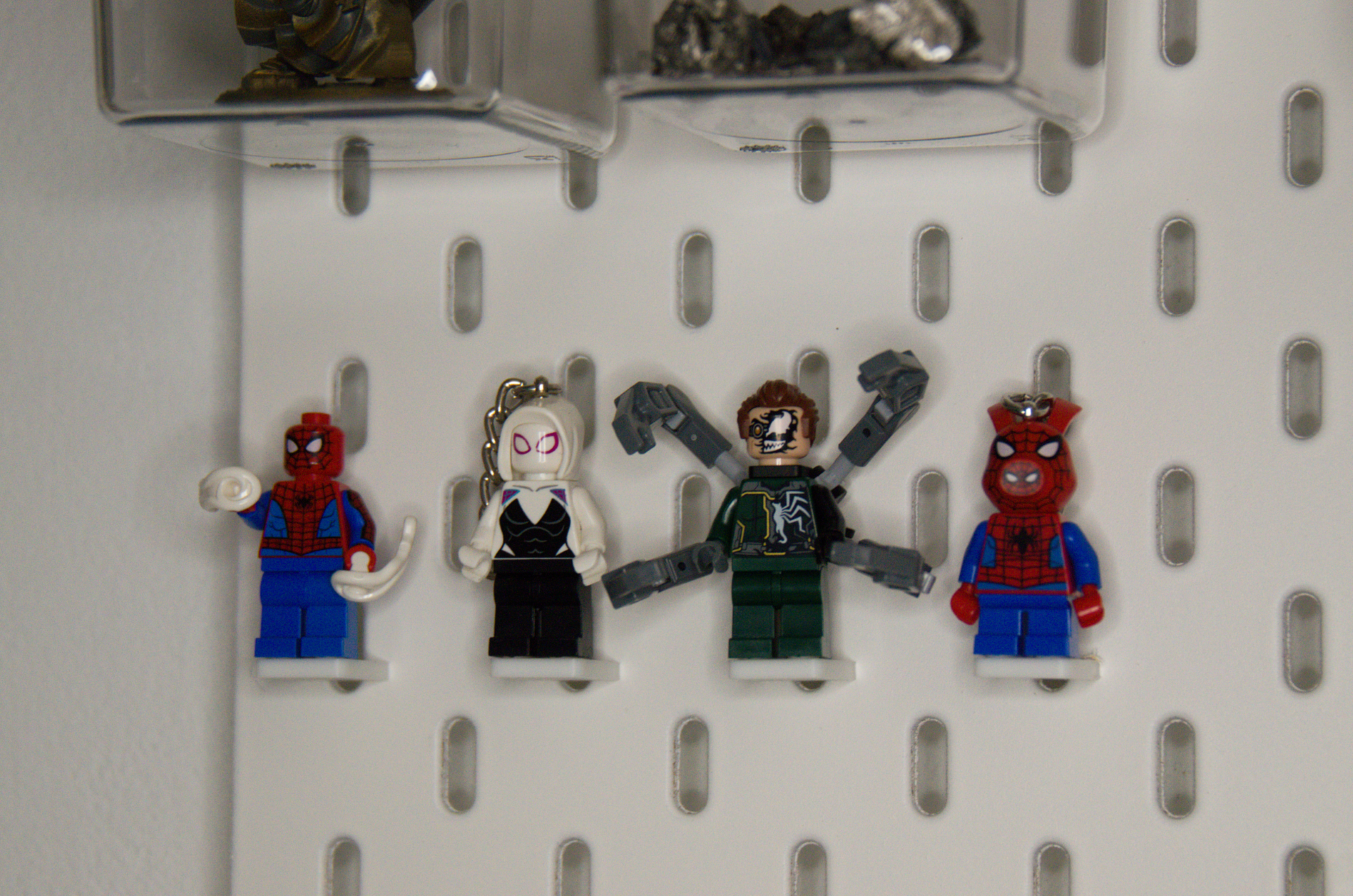 IKEA Skadis | Flat & Easy LEGO Minifigure Mount