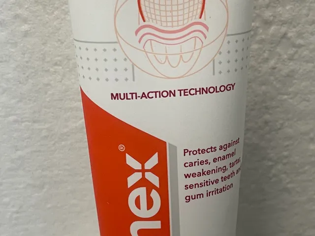 Toothpaste holder (Elmex and other 35 mm toothpastes)