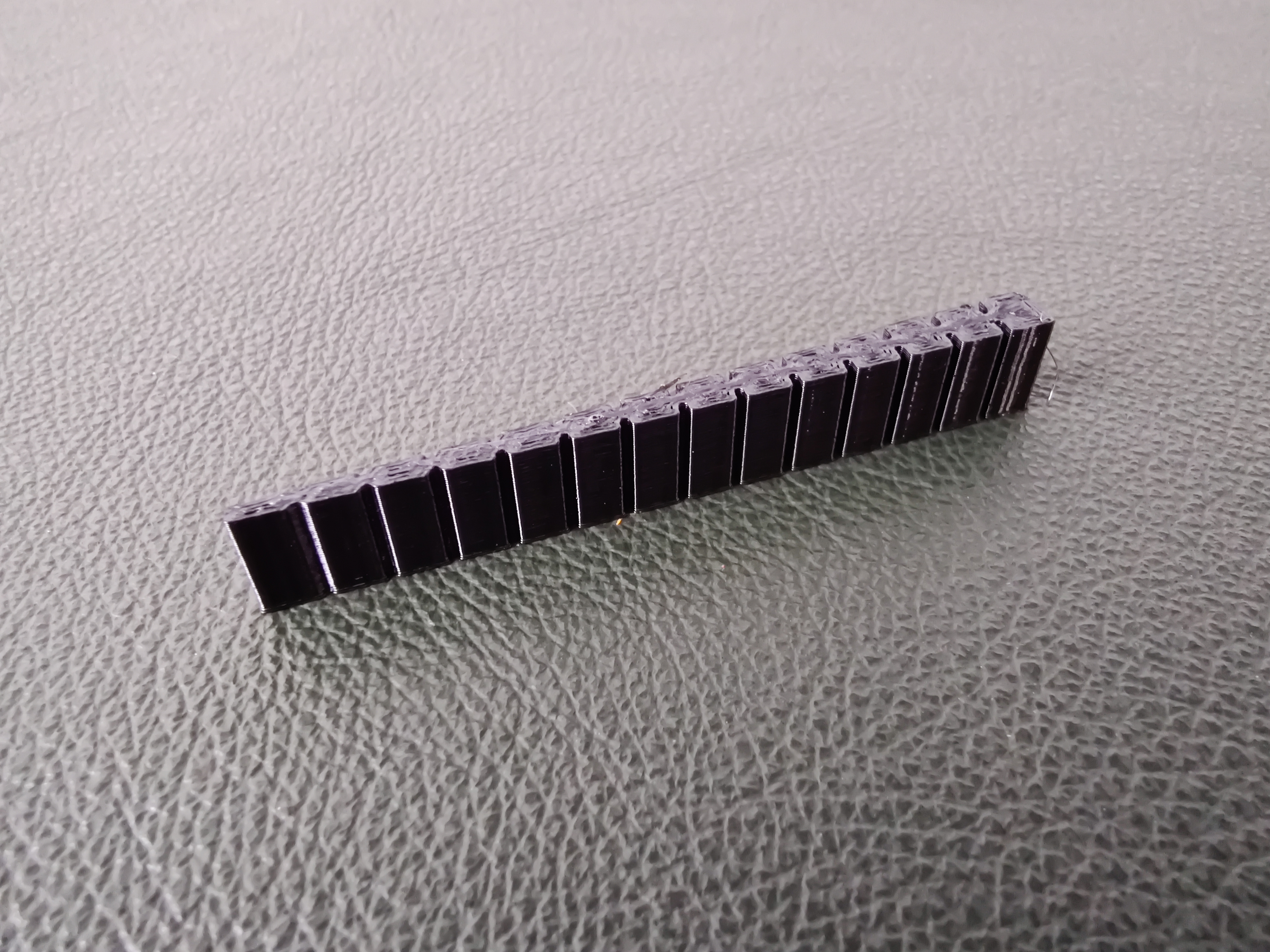 Breakable wedge for carpentry/shimming applications