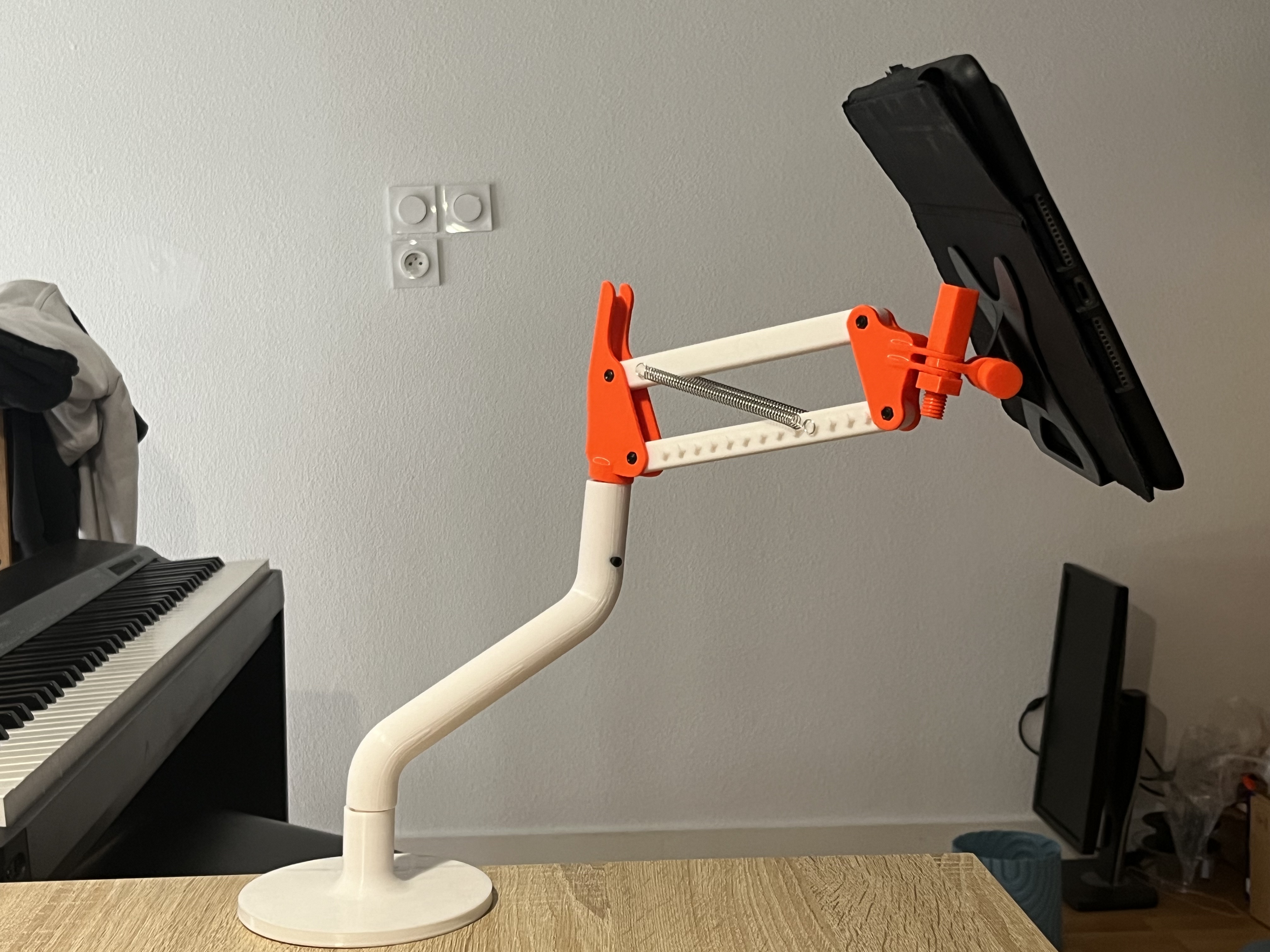 4-axis adjustable tablet/phone arm stand