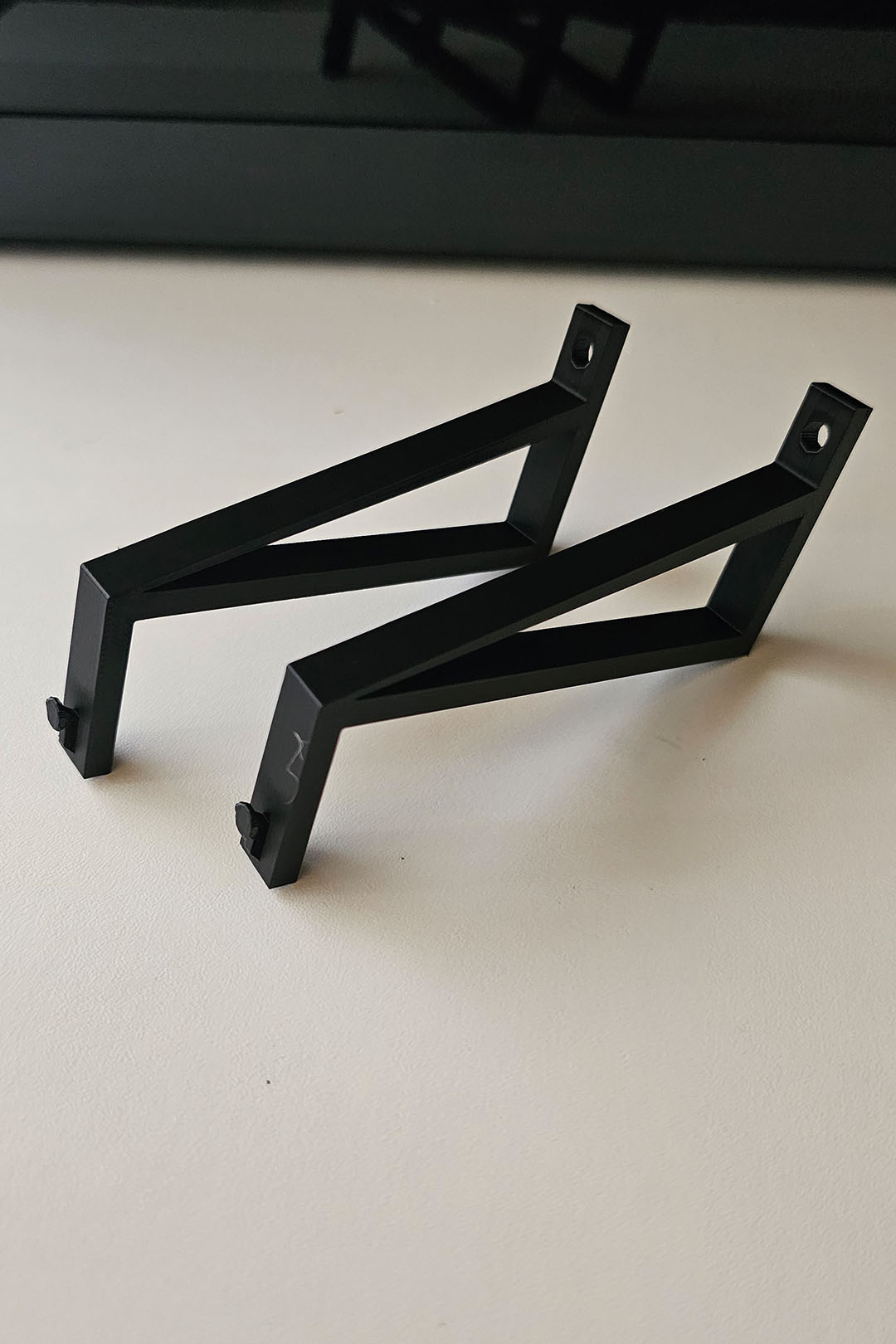 Universal electronics/Patchpanel mounting bracket