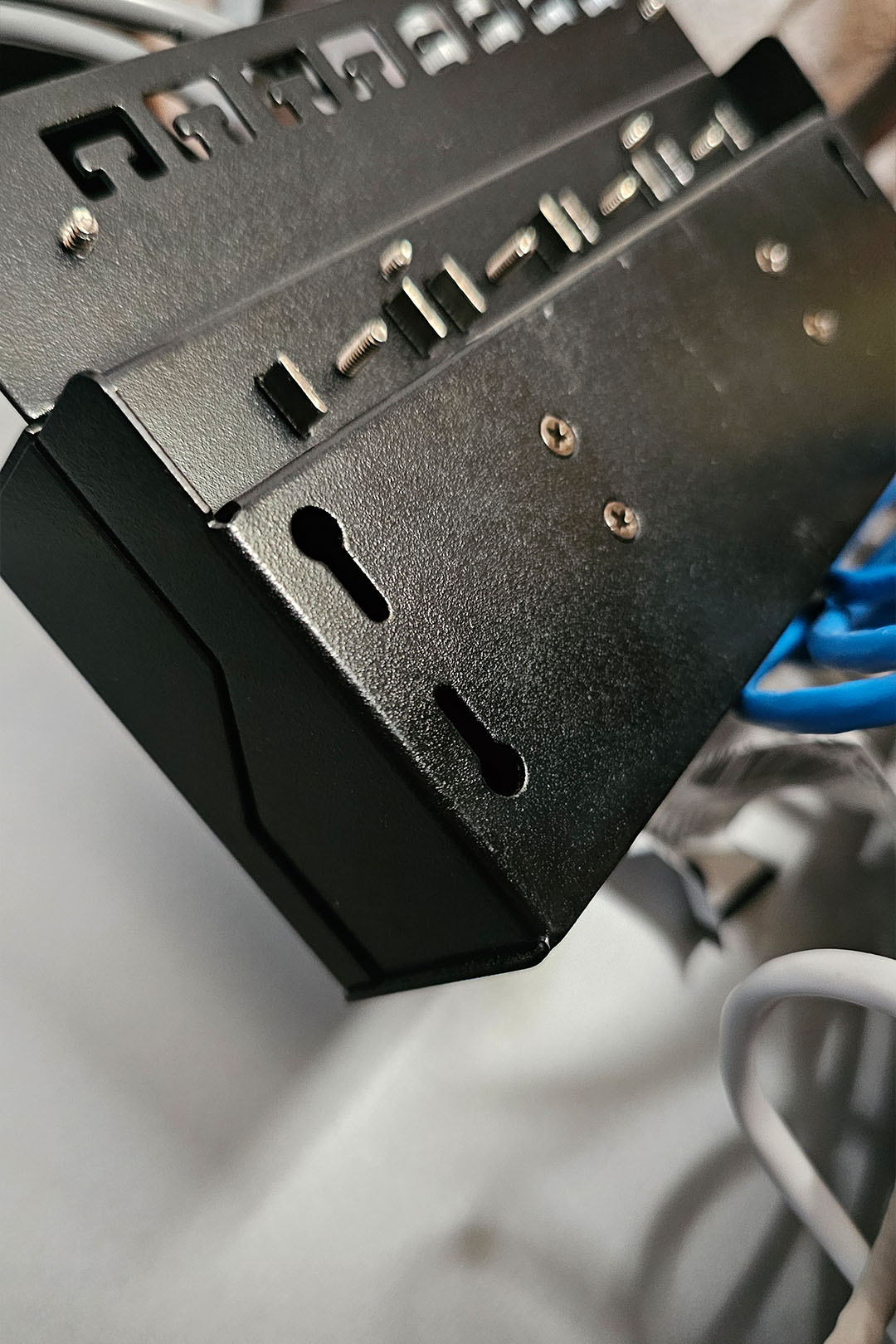 Universal electronics/Patchpanel mounting bracket — miniatura 2