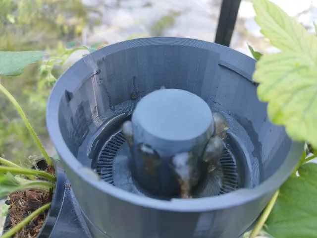 Hydroponic Tower: Dispenser with Stream Breaking and alternative filter