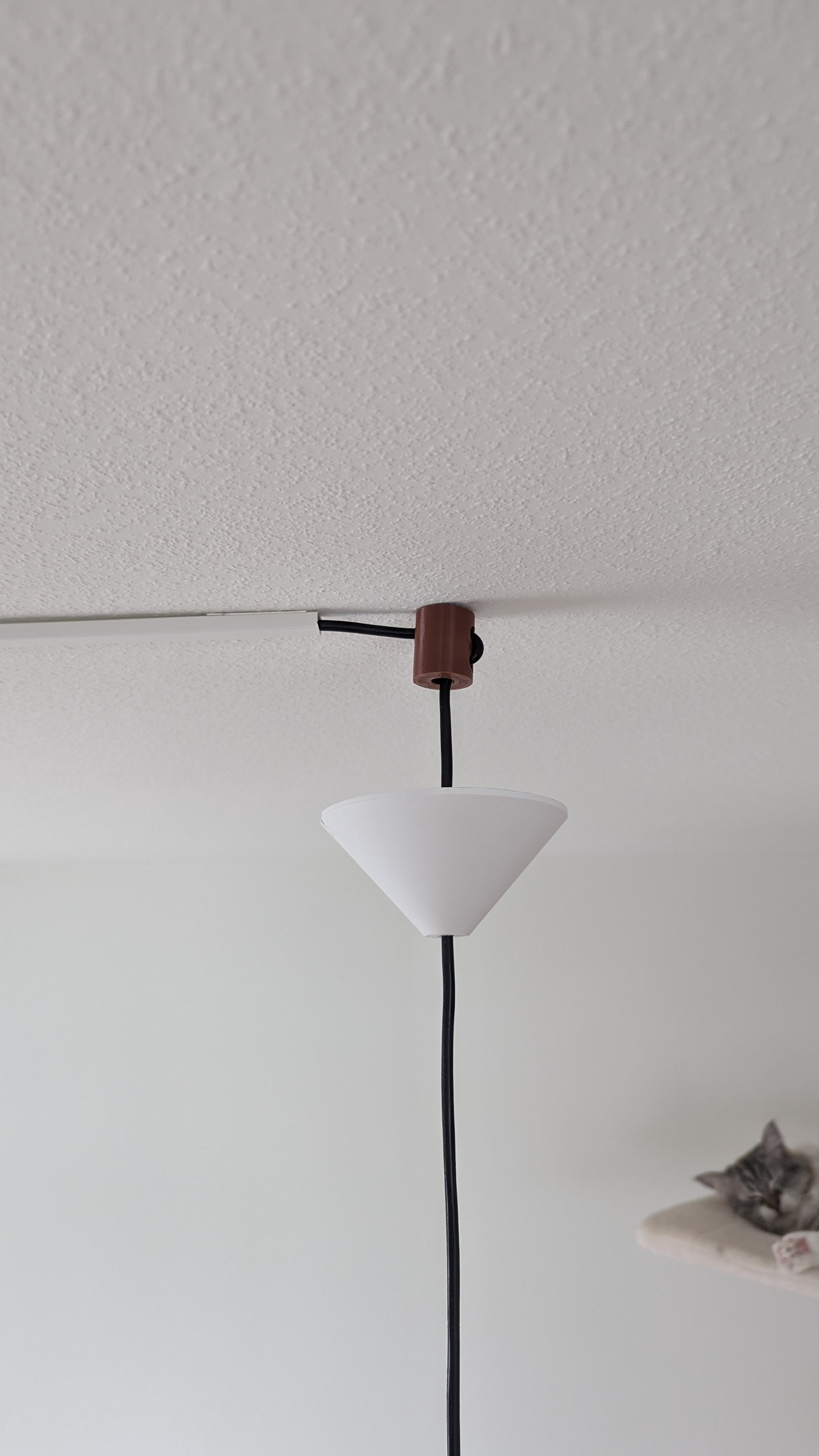 Lamp Mount for Ceiling with Cable strain relief