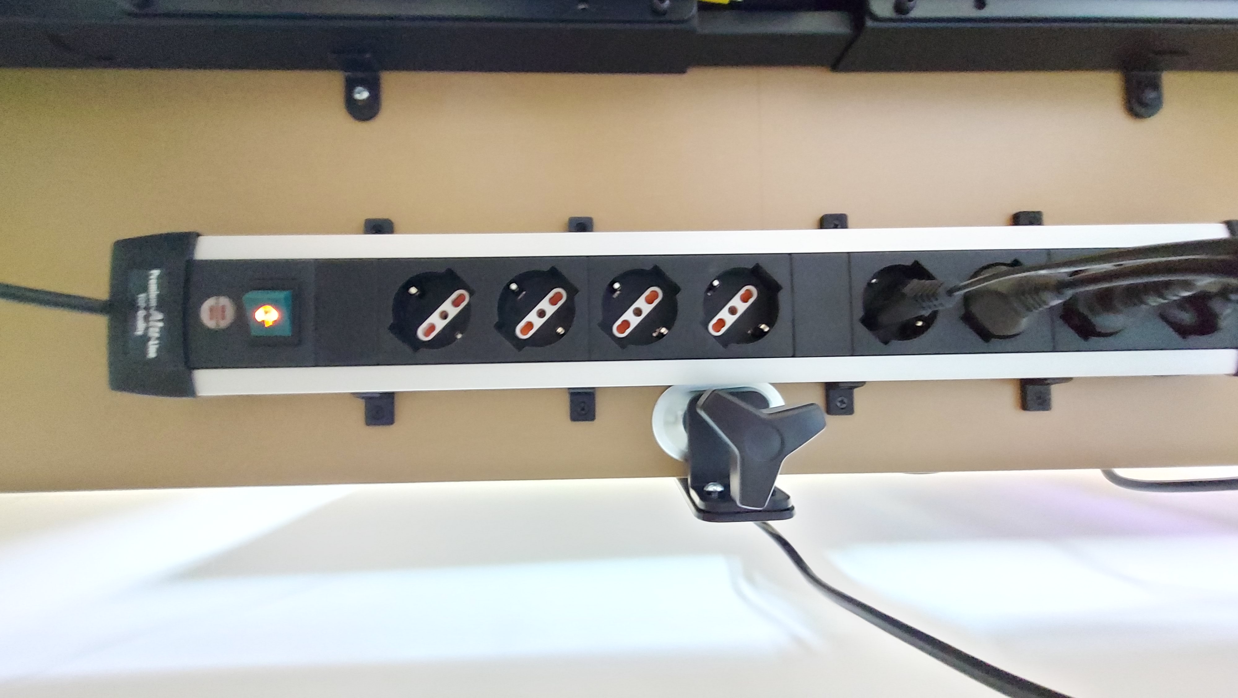 Brennenstuhl Premium-Alu-Line Extension Socket Mount Remix