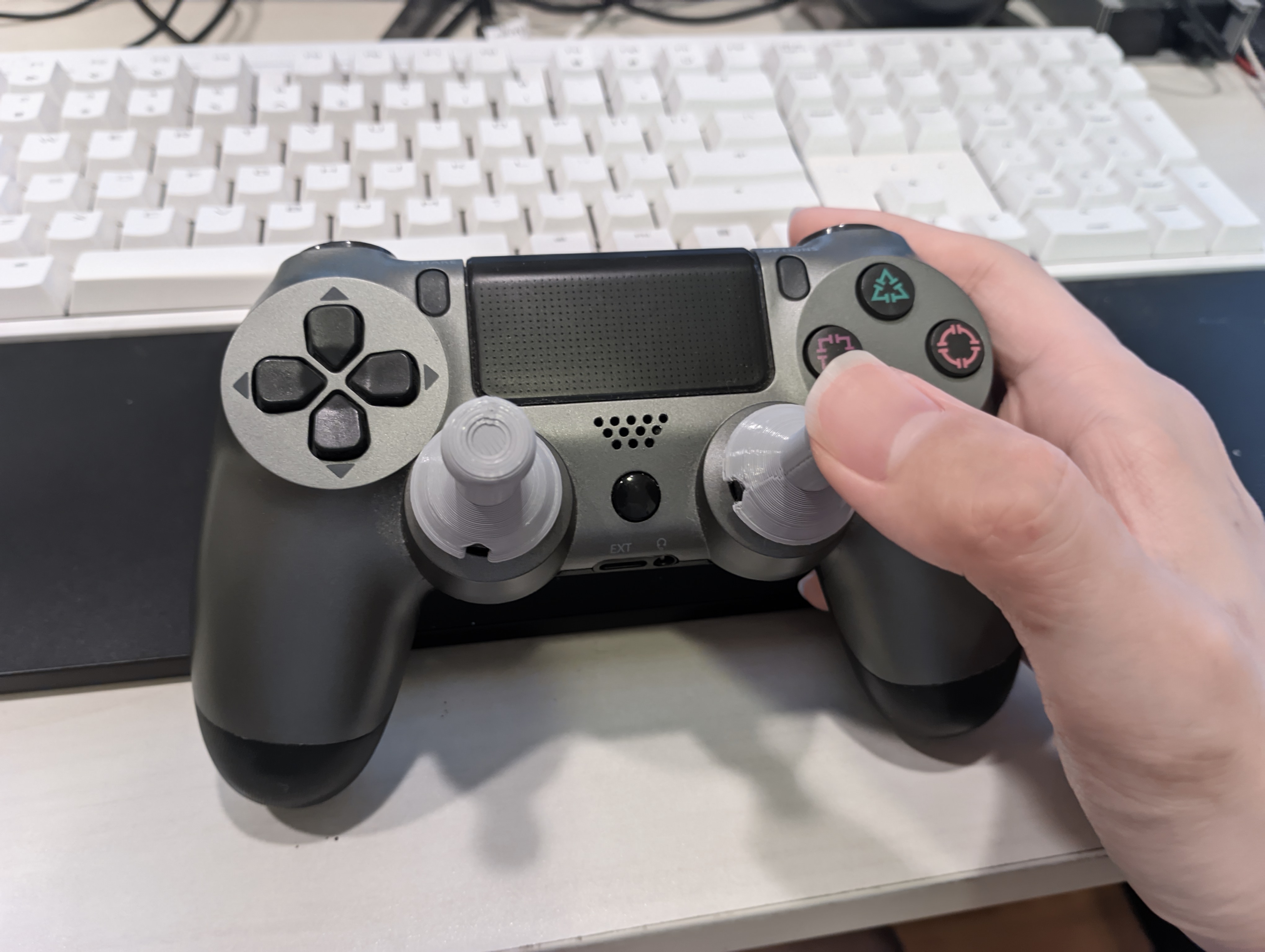 Miniatura 3 do modelo 3D Thumbstick Extenders for PS4 Controller