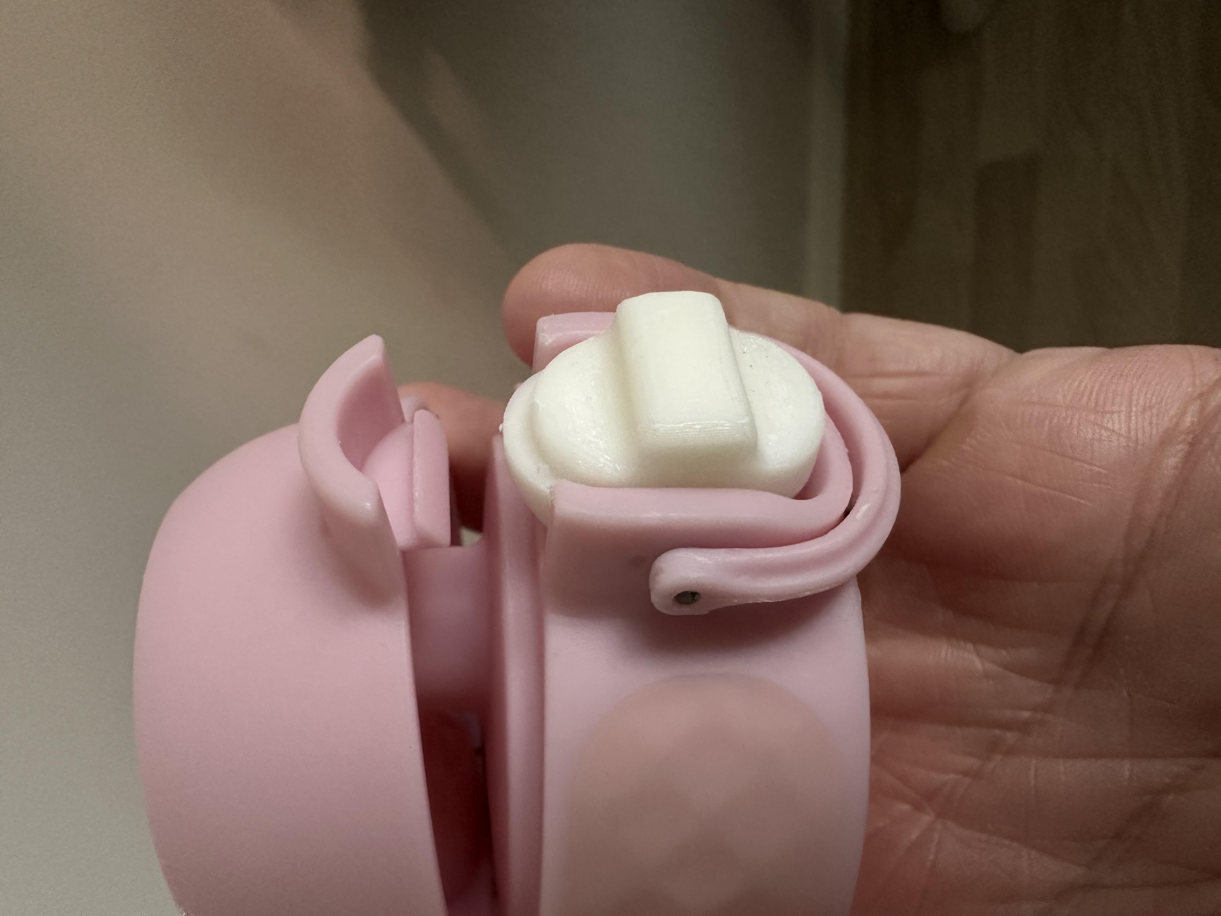 ion8 leak proof bottle lock mechanism