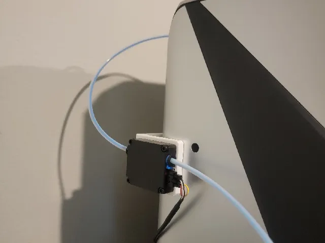 QIDI X-Max 3 side-mounted runout sensor bracket (remix)