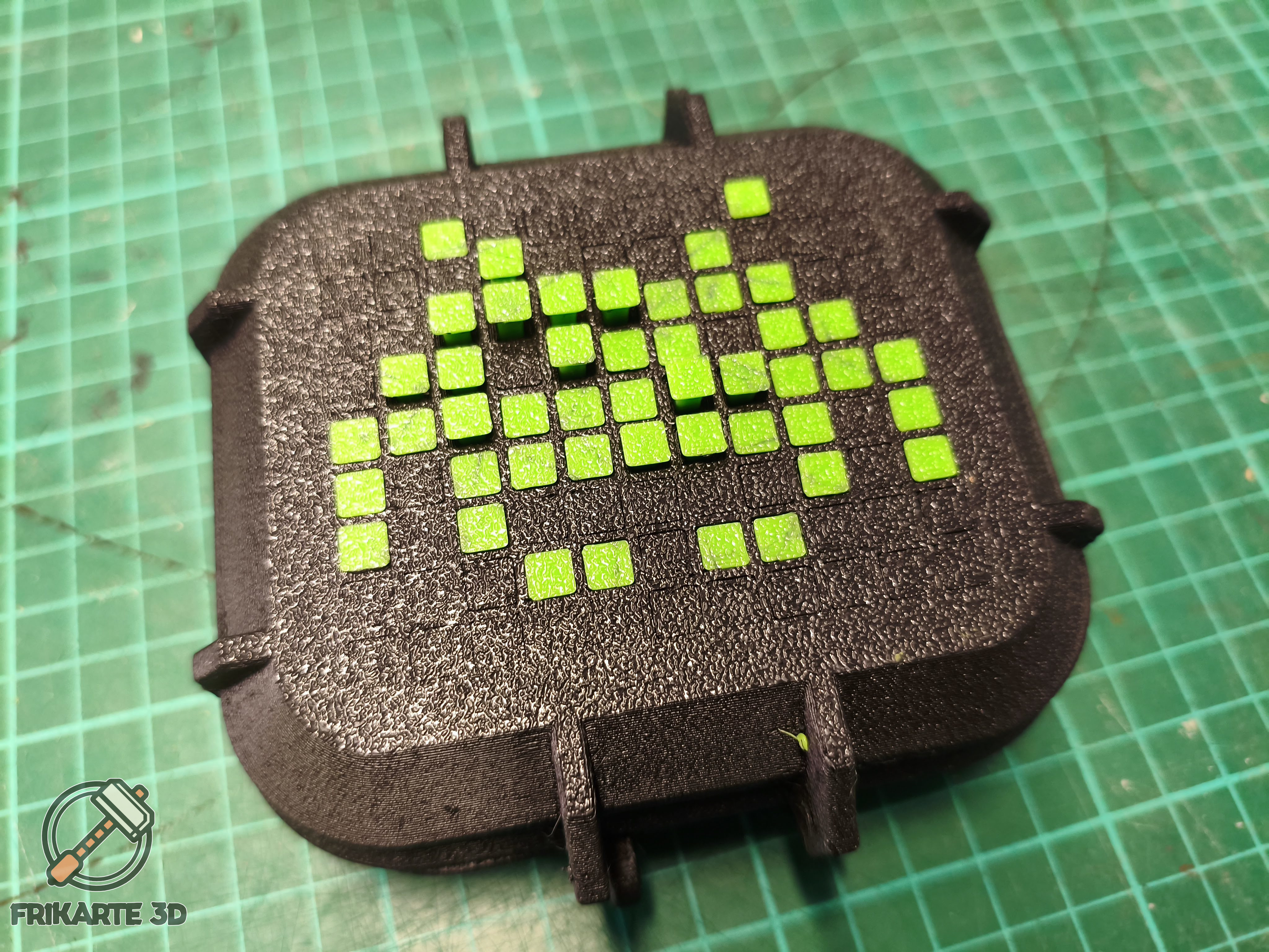 Miniatura 3 do modelo 3D PixelBox – Interactive Pixel Art Storage Box