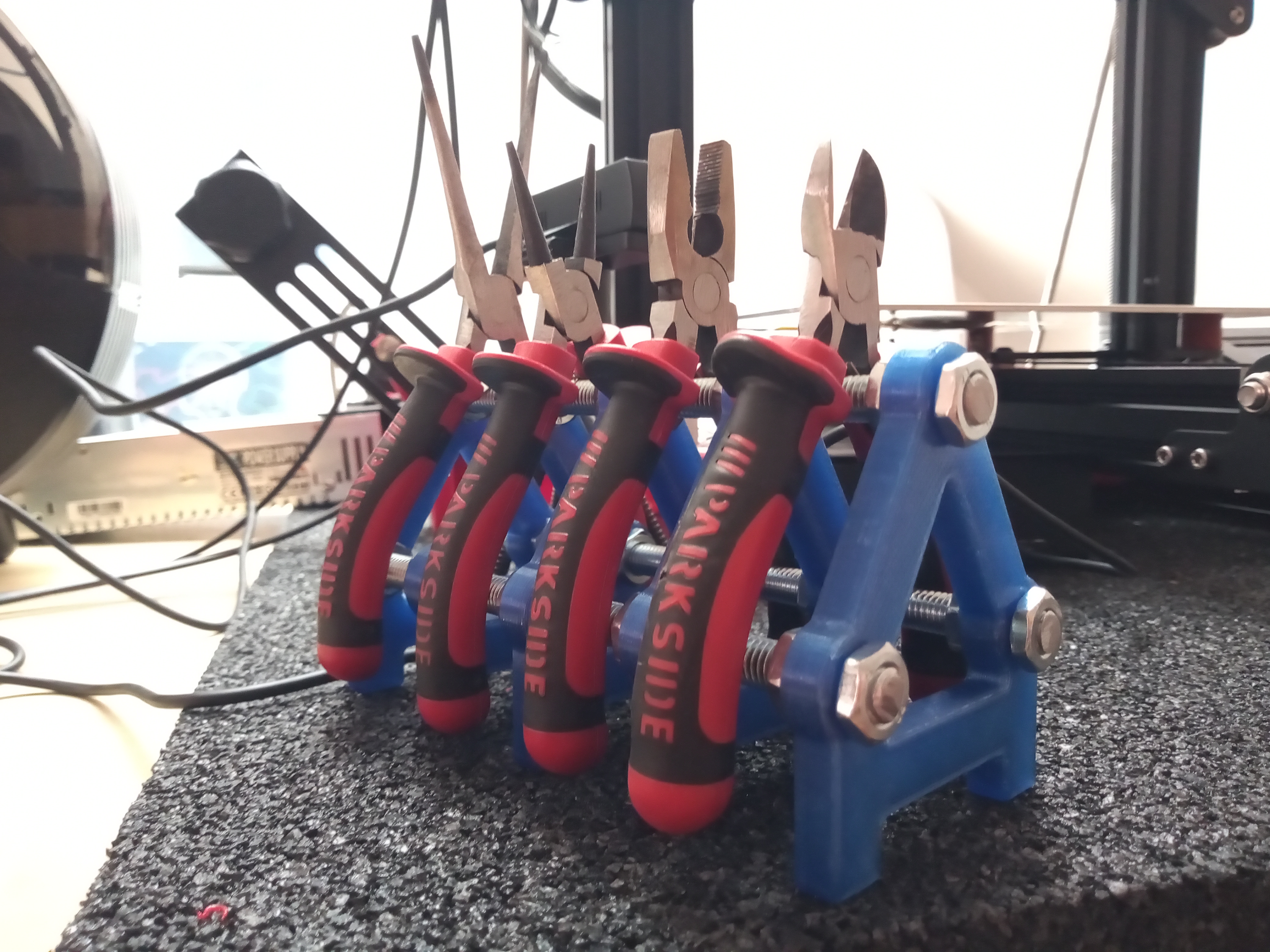 Pliers holder / Držák kleští Parkside