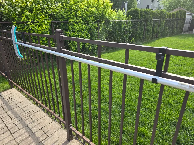 Double Hook Fence Bracket for Swimming Pool Poles (Single hook now available) — foto autora