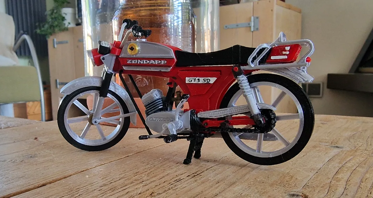ジャパンカップ2003ポスター　ロバートスミス Zundapp KS(GTS)50 Breiband year1981 Designer Ed van der