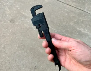 Small pipe wrench