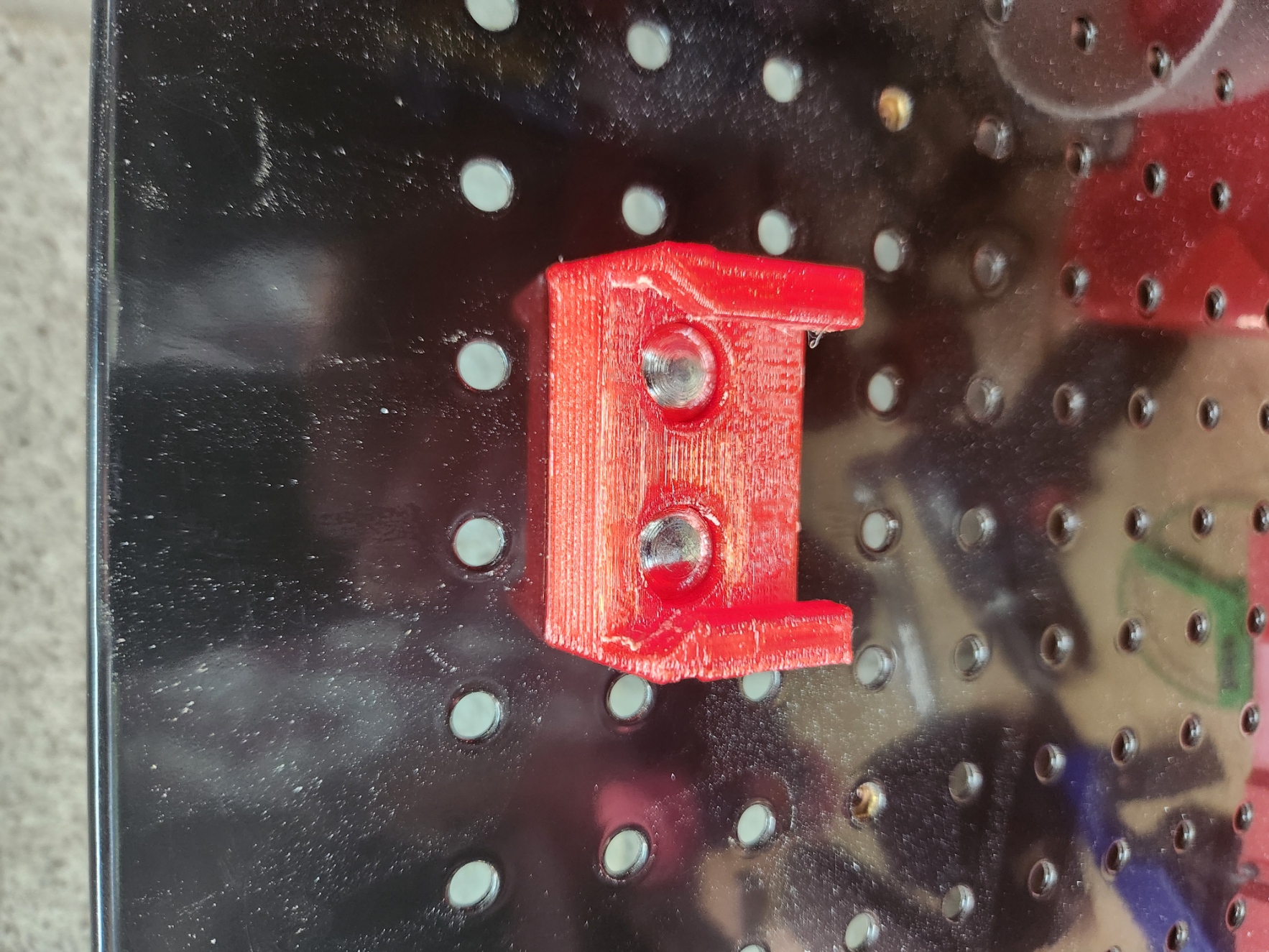 KISS M18 Battery Pegboard mount