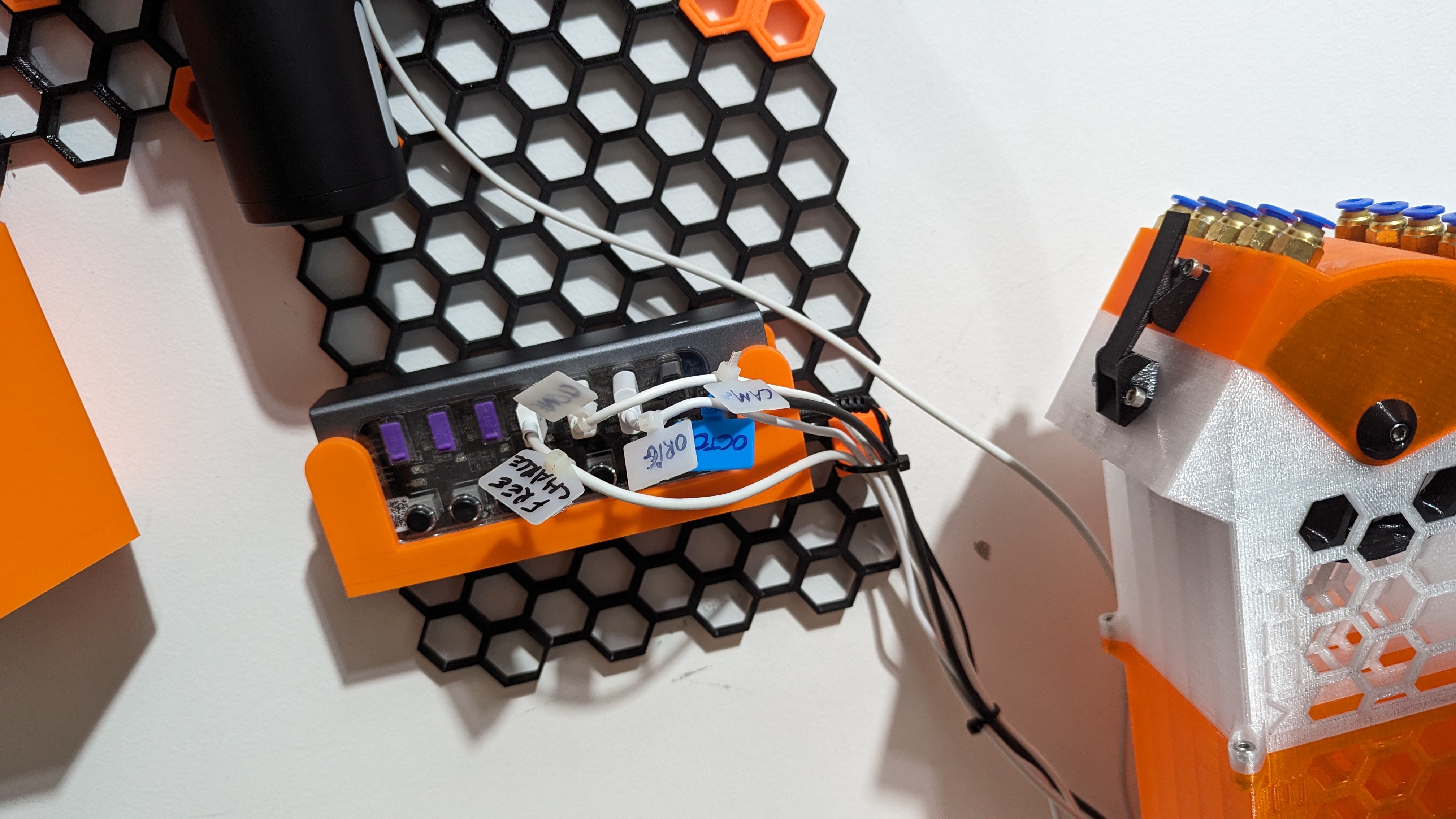 USB hub support - Honeycomb storage wall