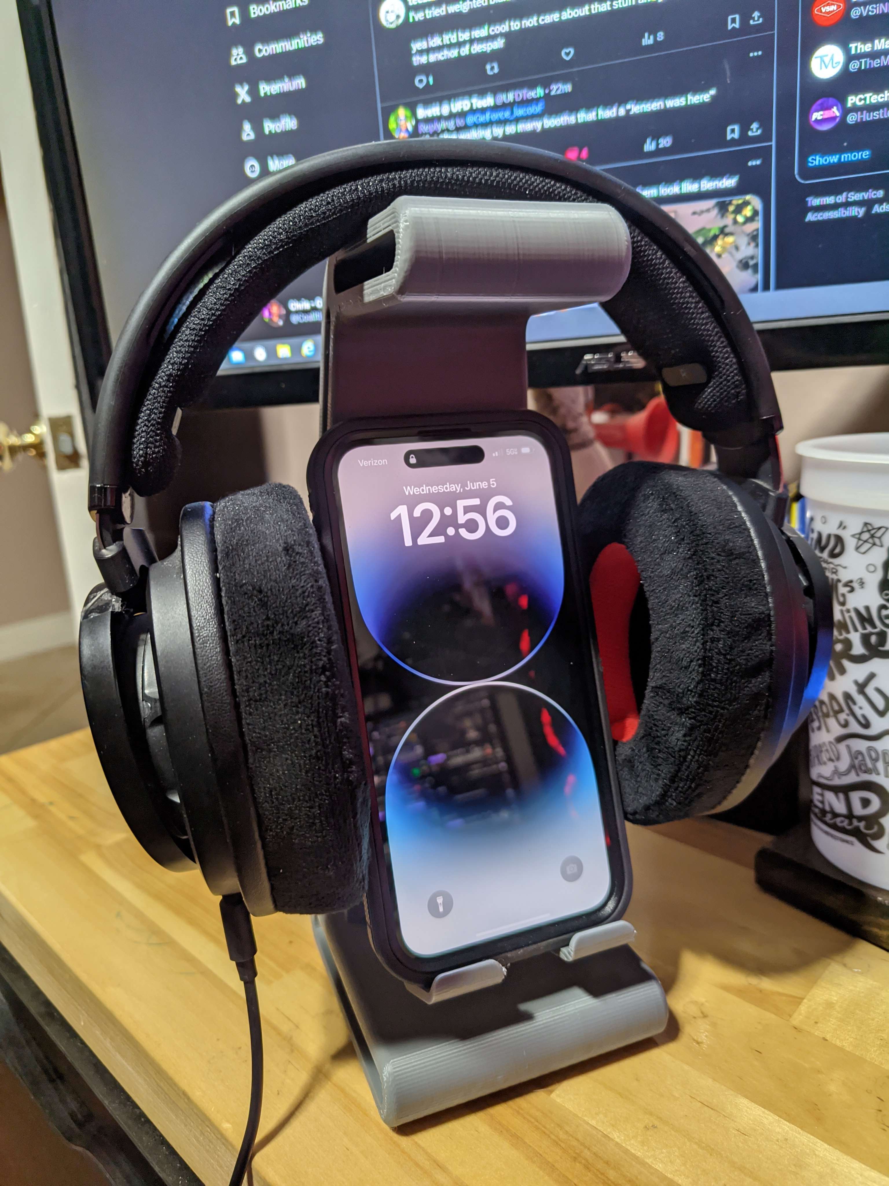 The Best Headset Phone Stand