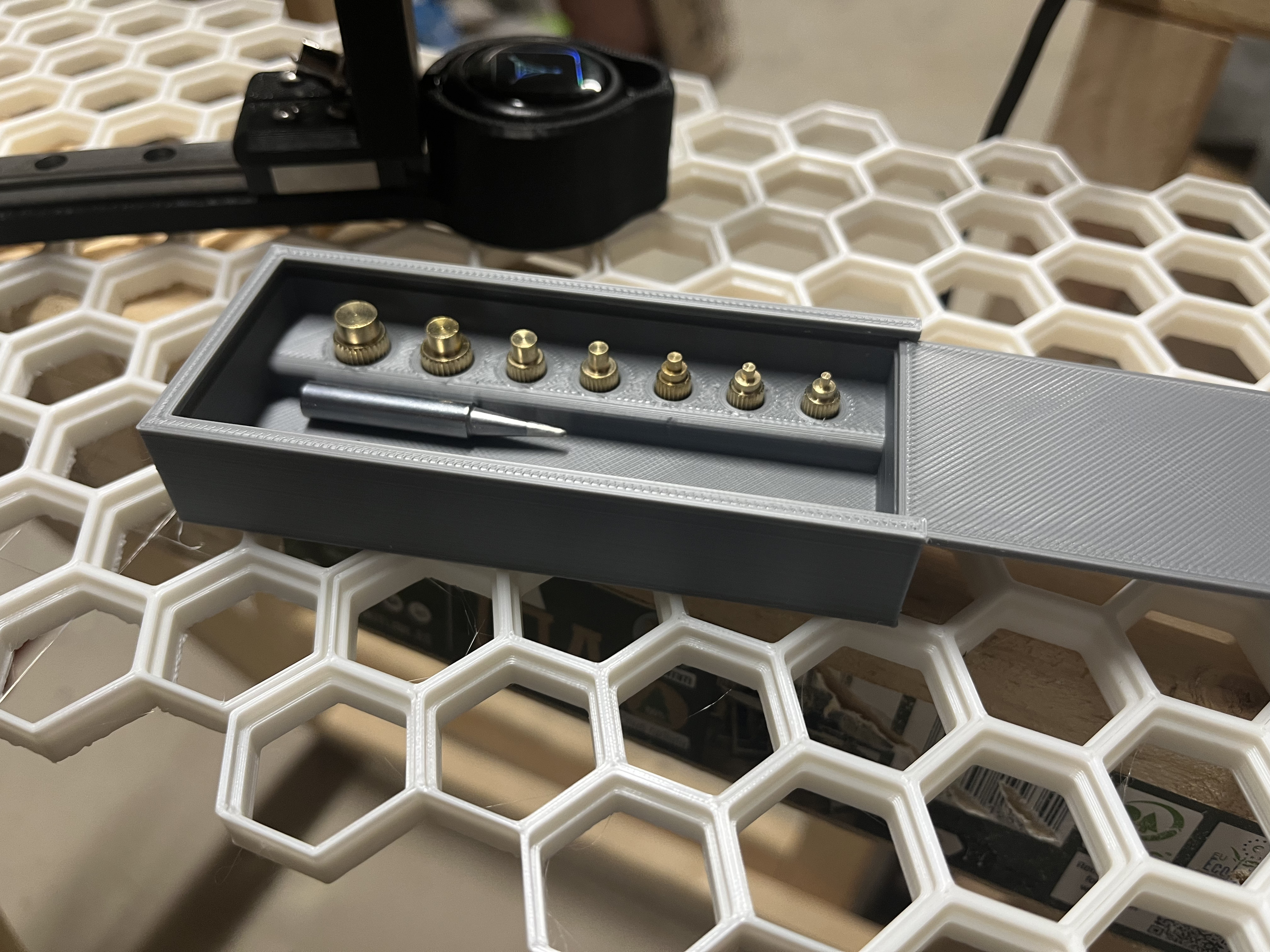 Nut inserts organizer for heating tool