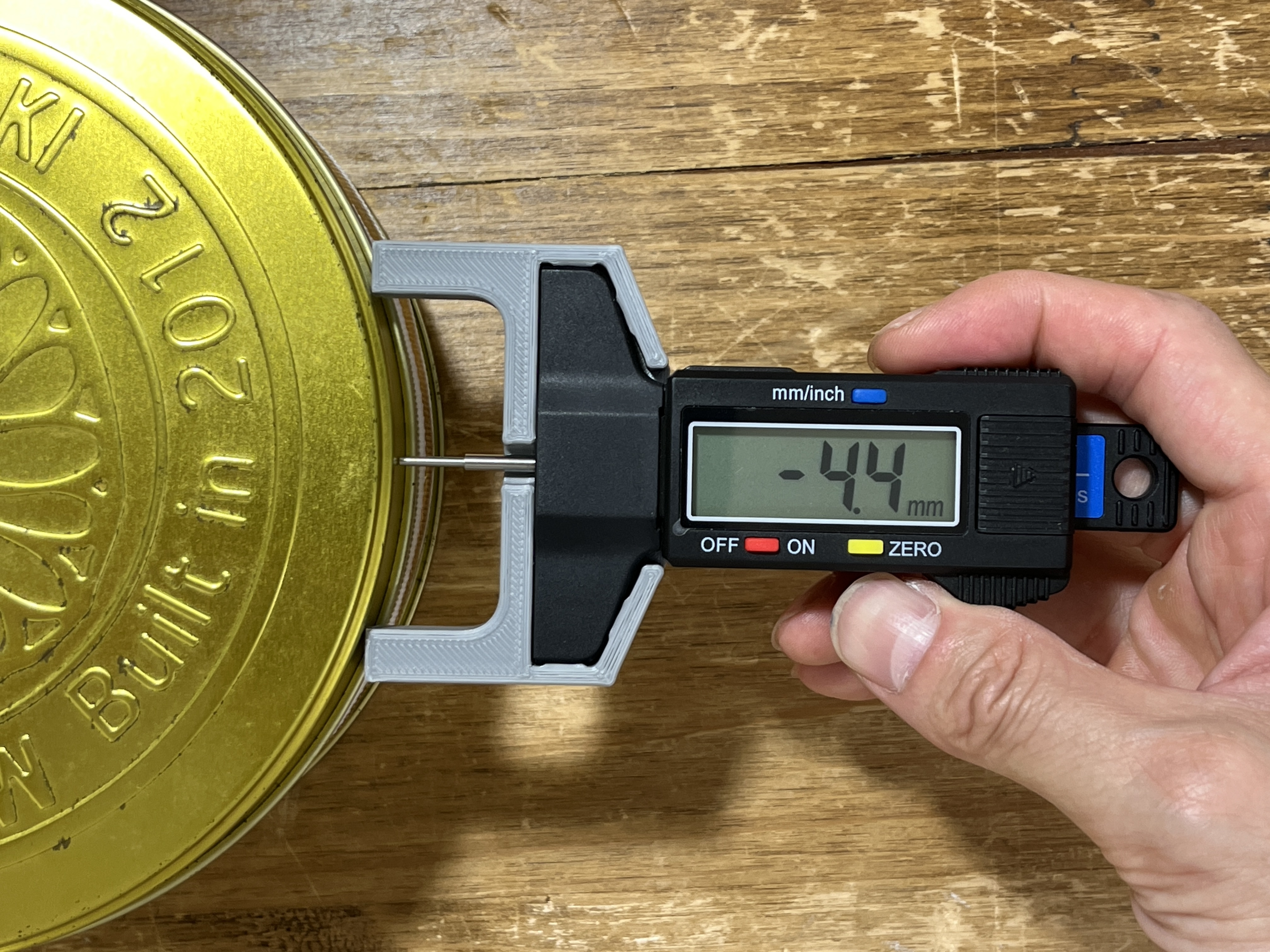 Depth gauge to radius caliper adapter X