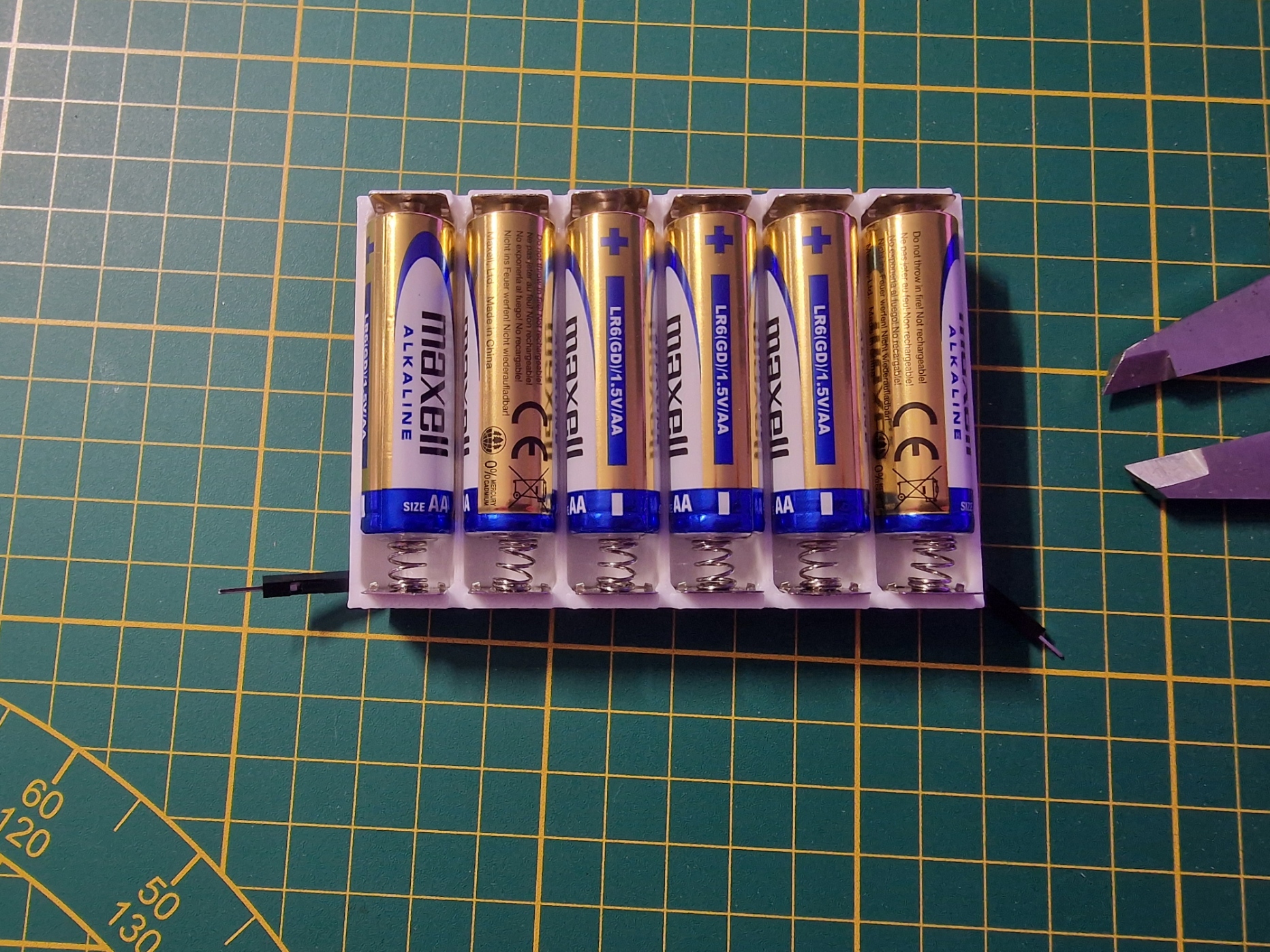 6x 1.5V aa to 9V battery holder + Case
