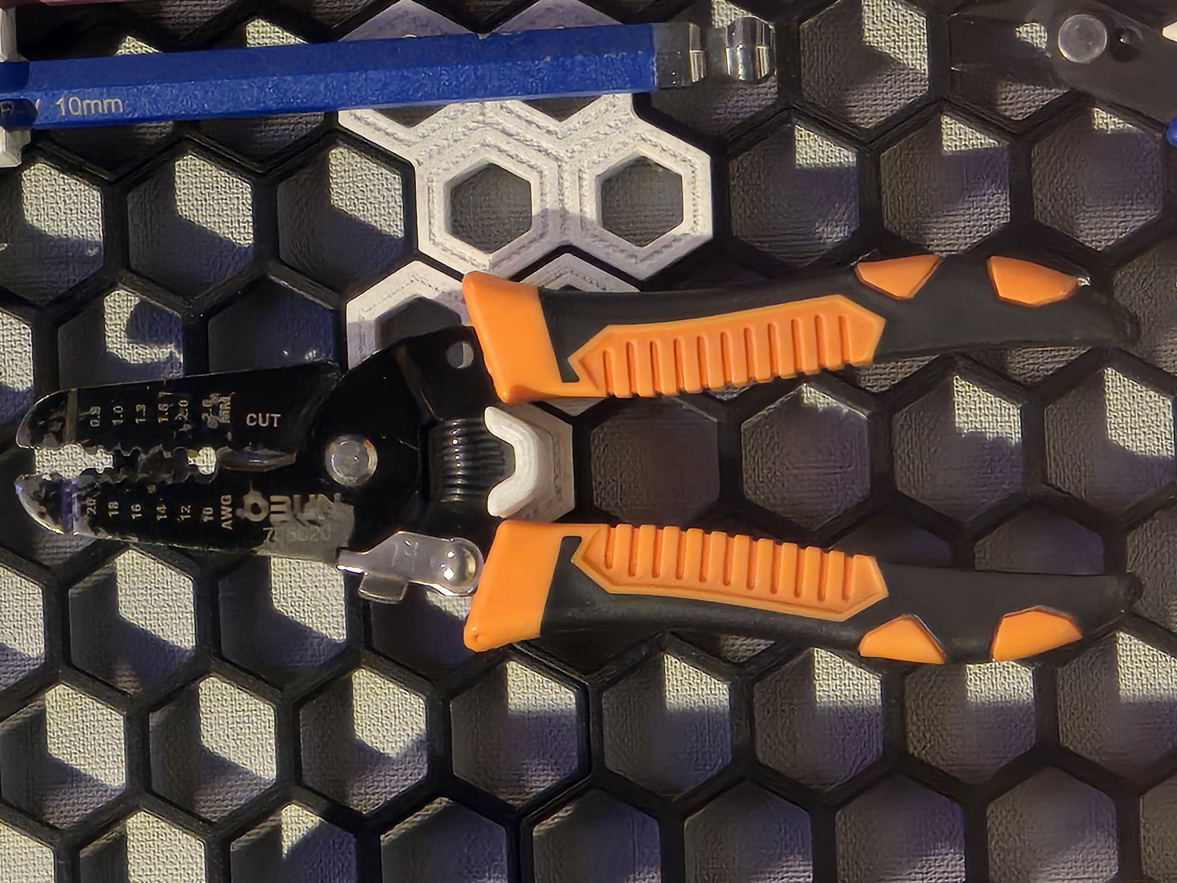 An hanger for a wire stipper on honeycomb storage wall hsw 3D model