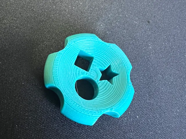 Maker coin with geometry