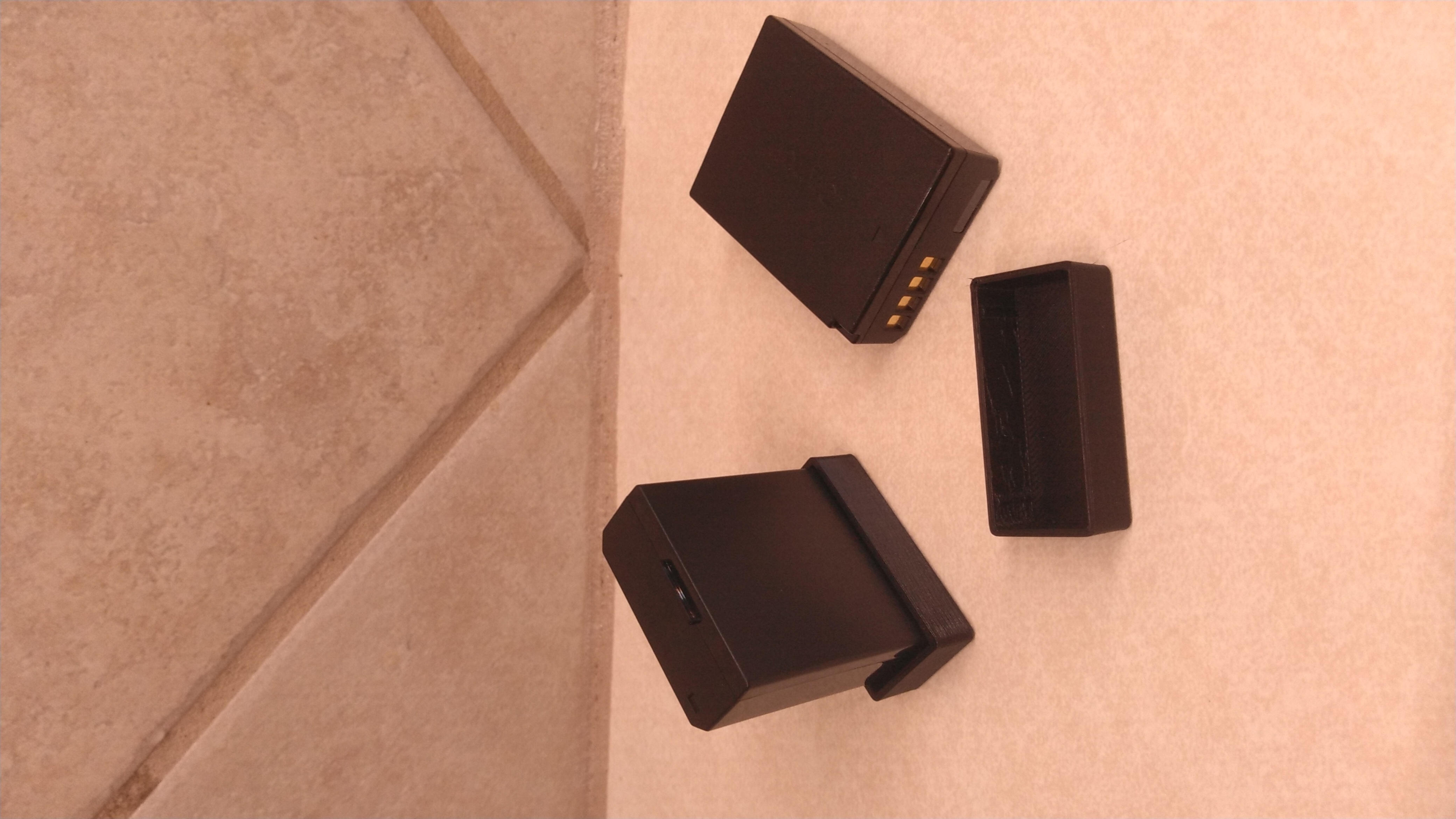 Cap for Canon LP-E10 battery