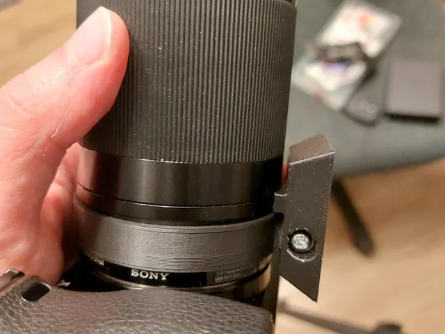 Sony SEL55210 Tripod quick release mount