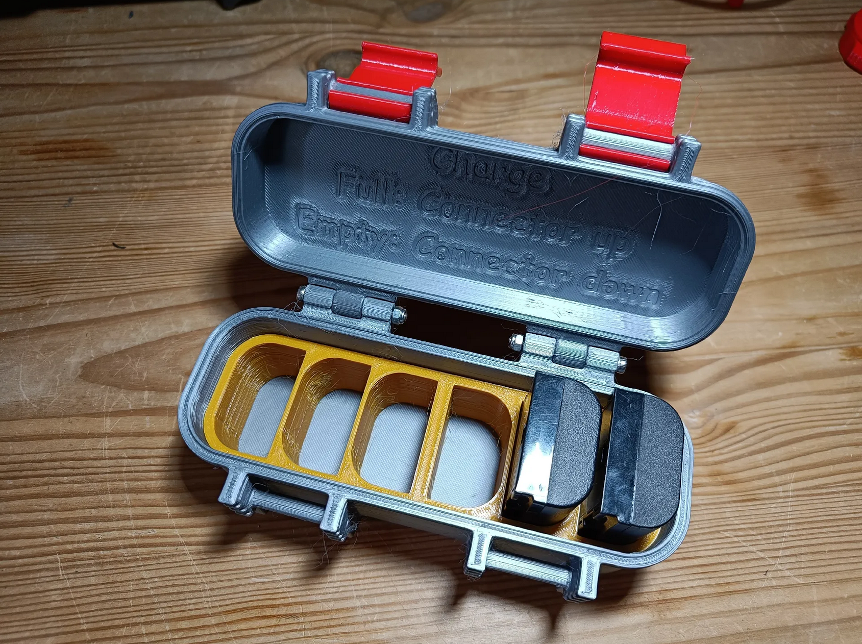 A box with room for 6x LP-E6 Canon batteries