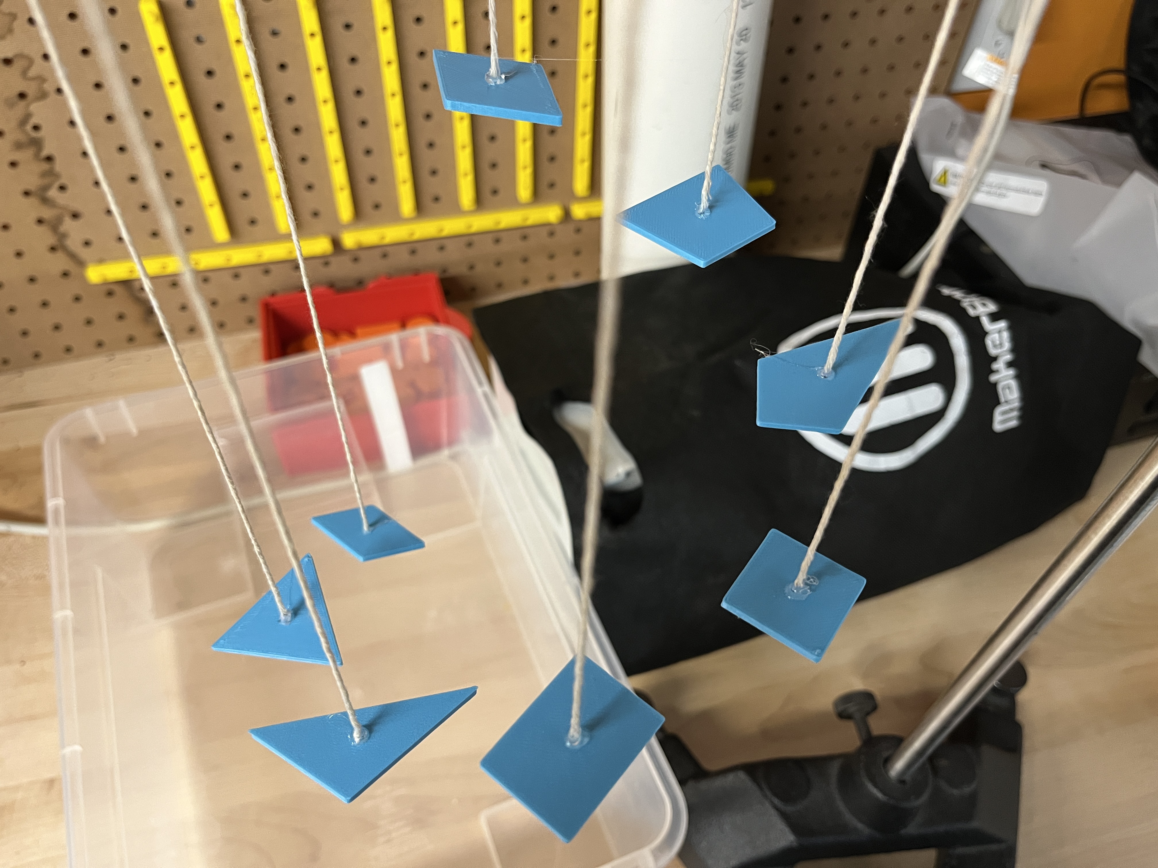 Geometry Centroid Hanger & Table Models For Students — thumbnail 3