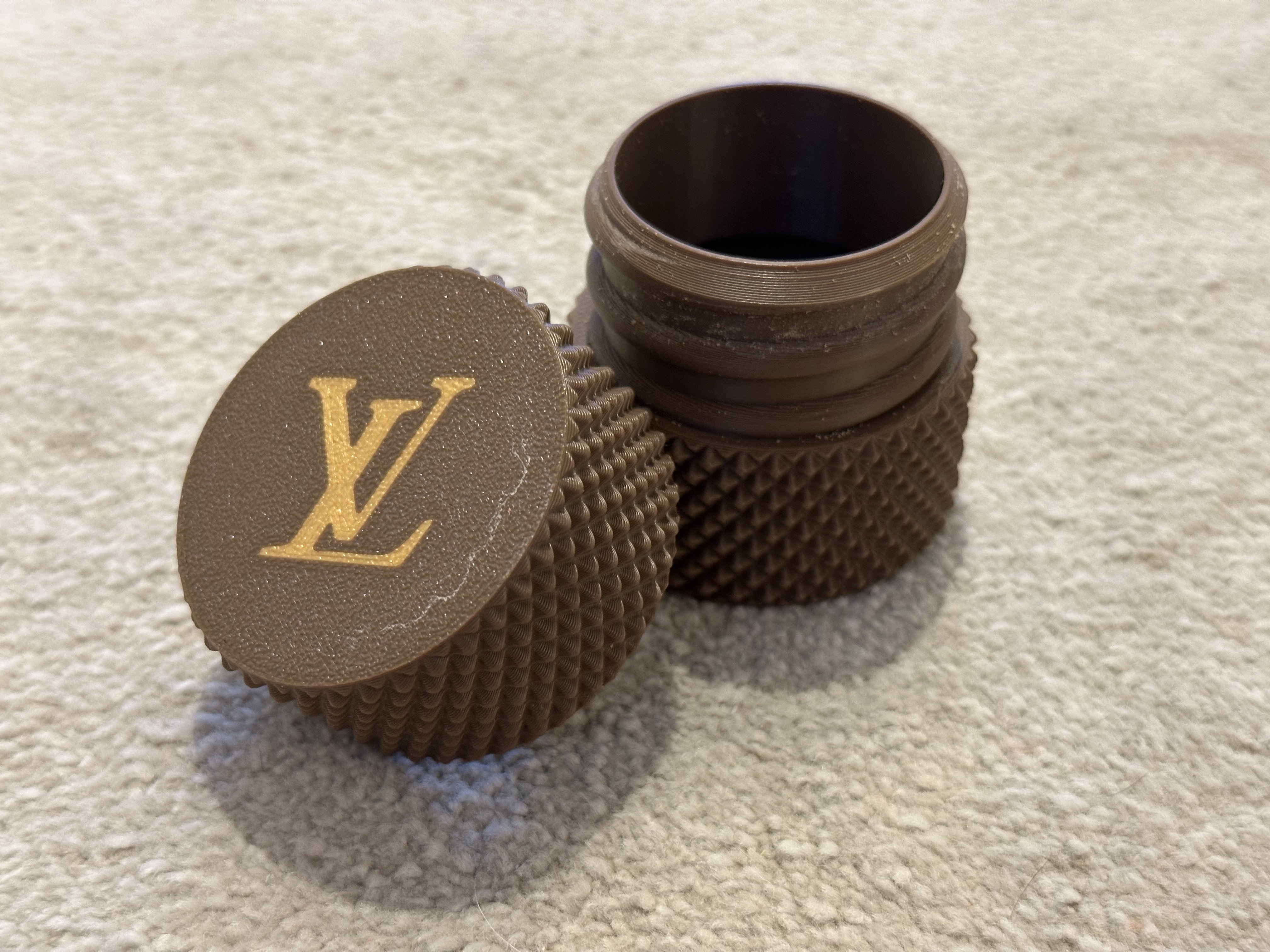 Miniatura 4 do modelo 3D Louis Vuitton Threaded Container