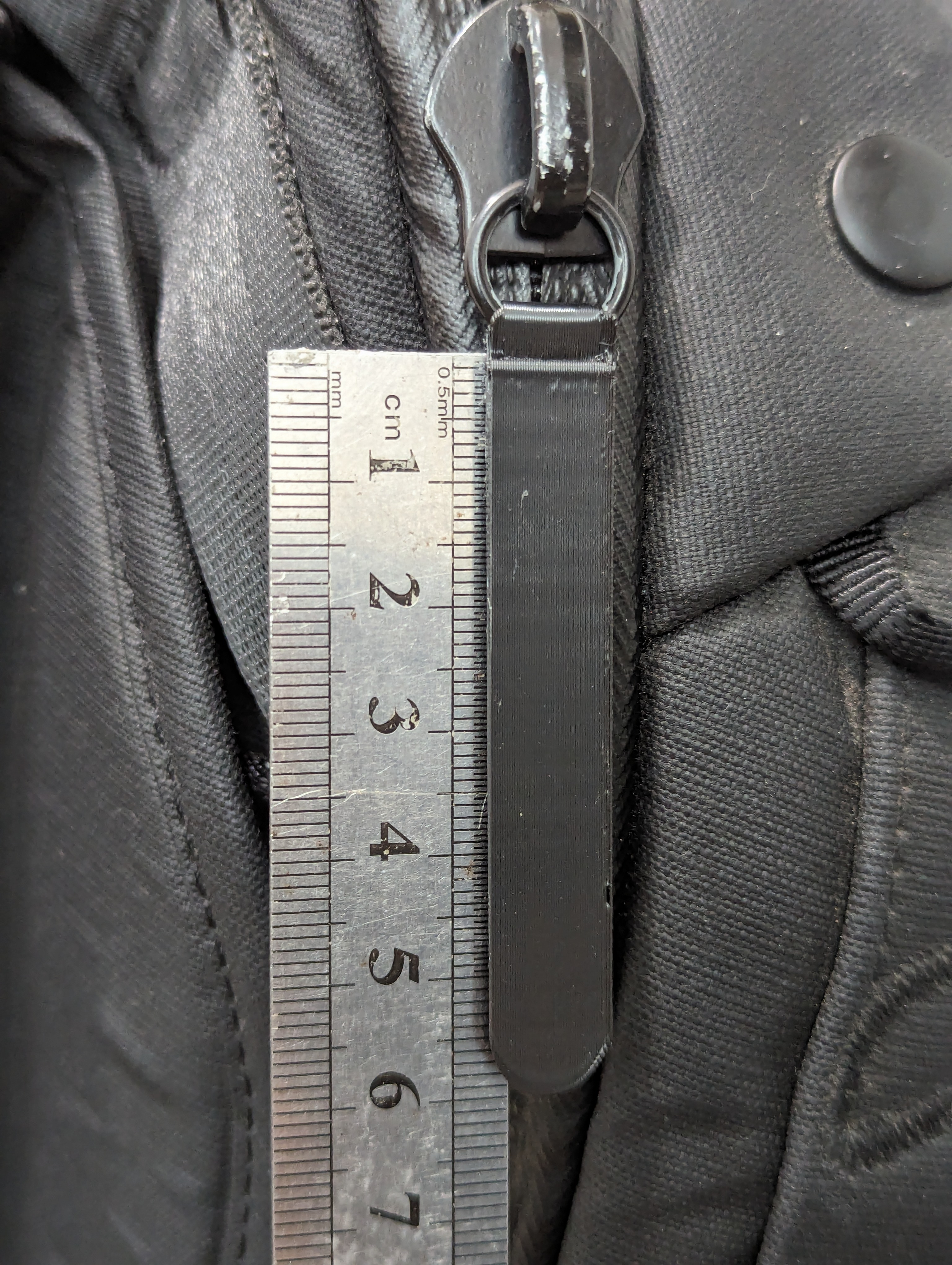 Miniatura 2 do modelo 3D Backpack zipper pull tab