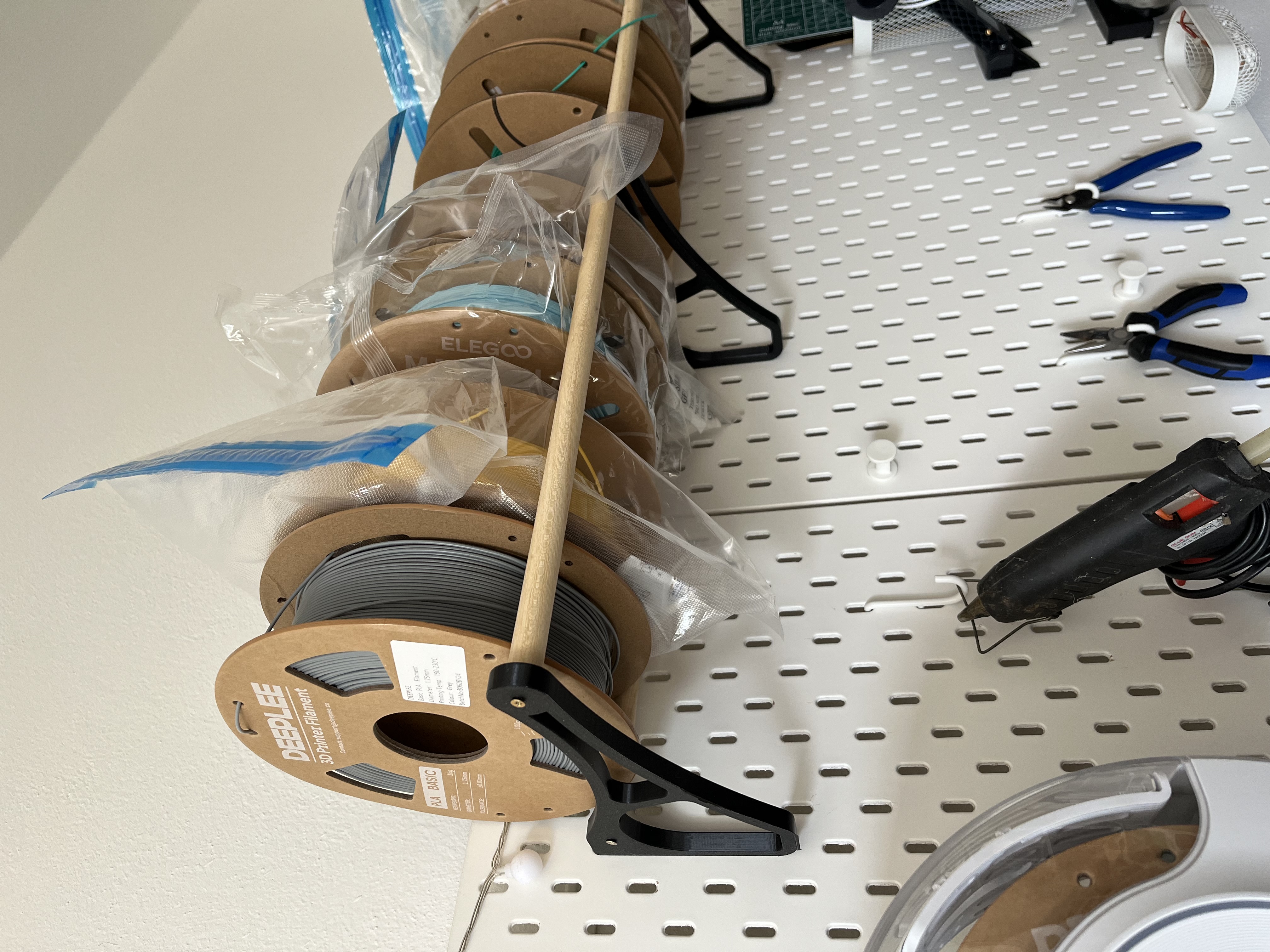 Filament Holder (parametric hole)