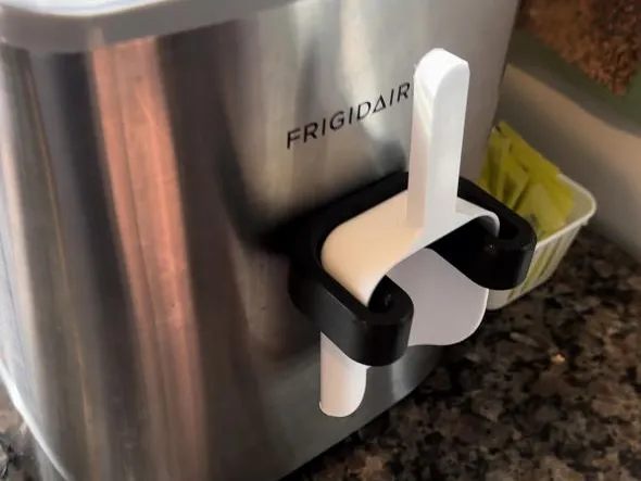 Frigidaire Countertop Ice Maker - Magnetic Scoop Mount