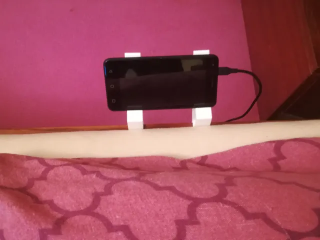 Držák mobilu na postel 20 mm (mobile phone holder on the bed 20 mm)