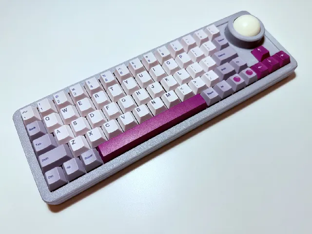 Track Boy. TKL layout keeb with trackball