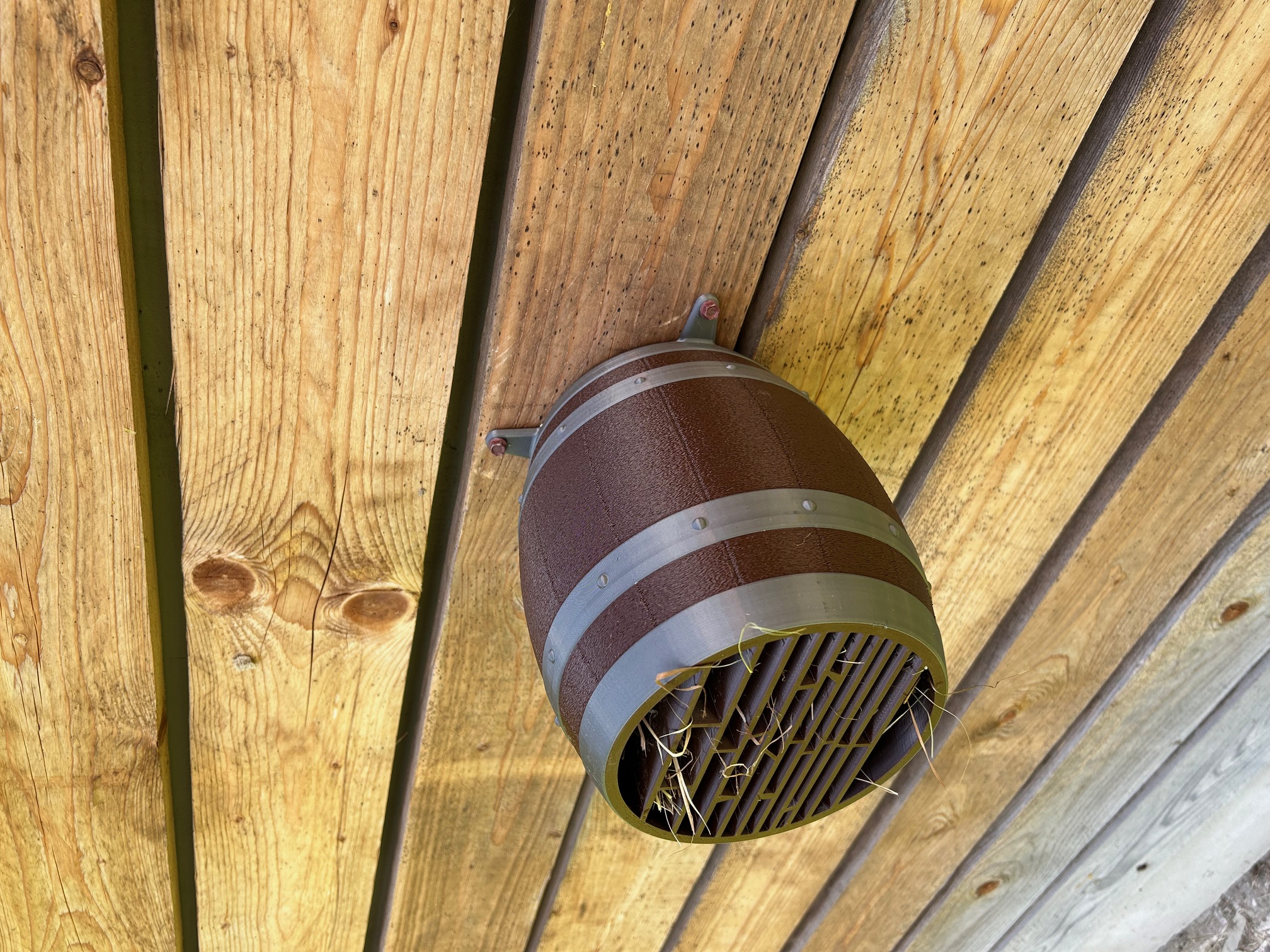 Bubmlebee/insect hotel — thumbnail 5