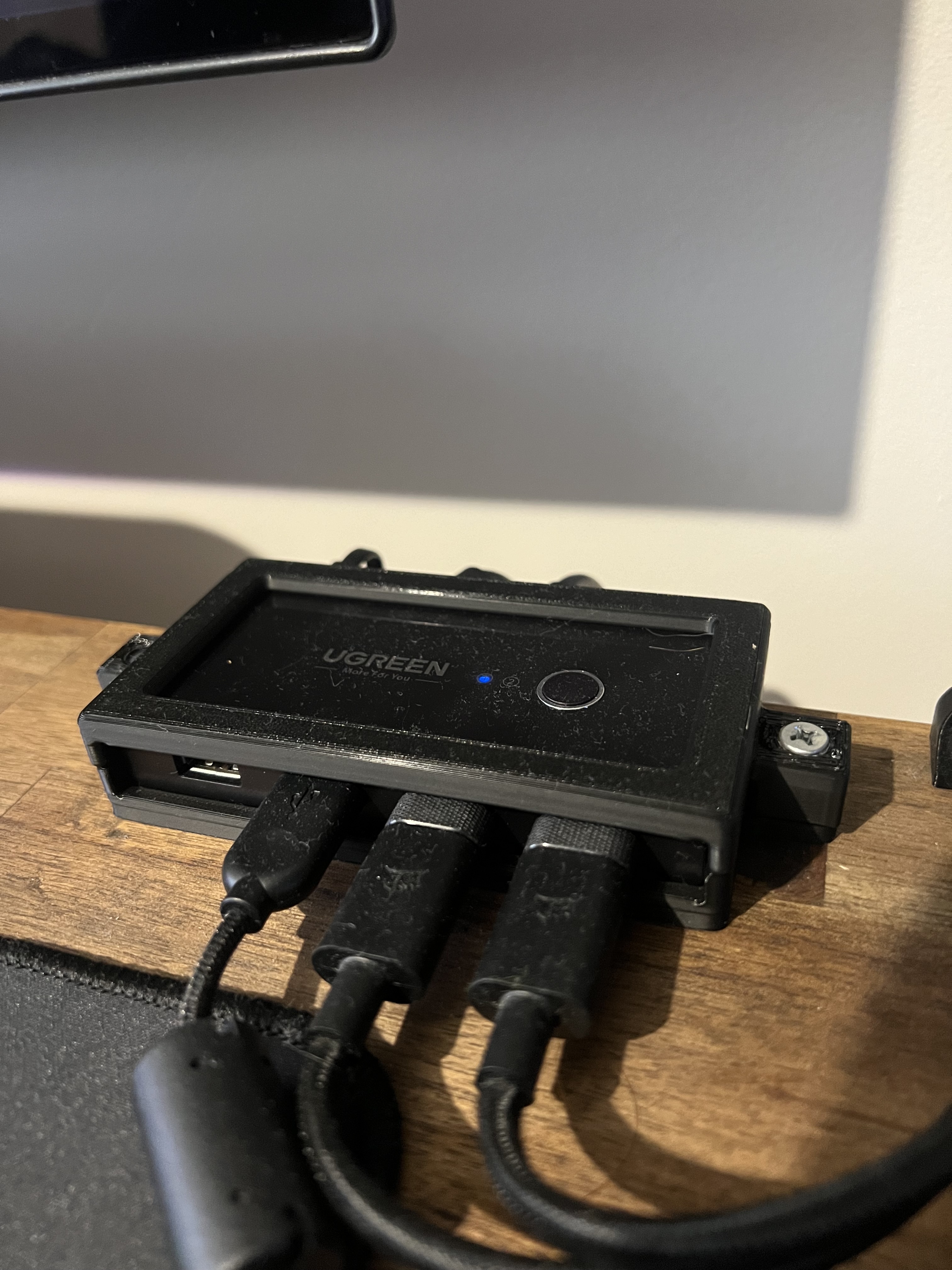Miniatura 3 do modelo 3D UGREEN USB Hub Computer Switcher Case