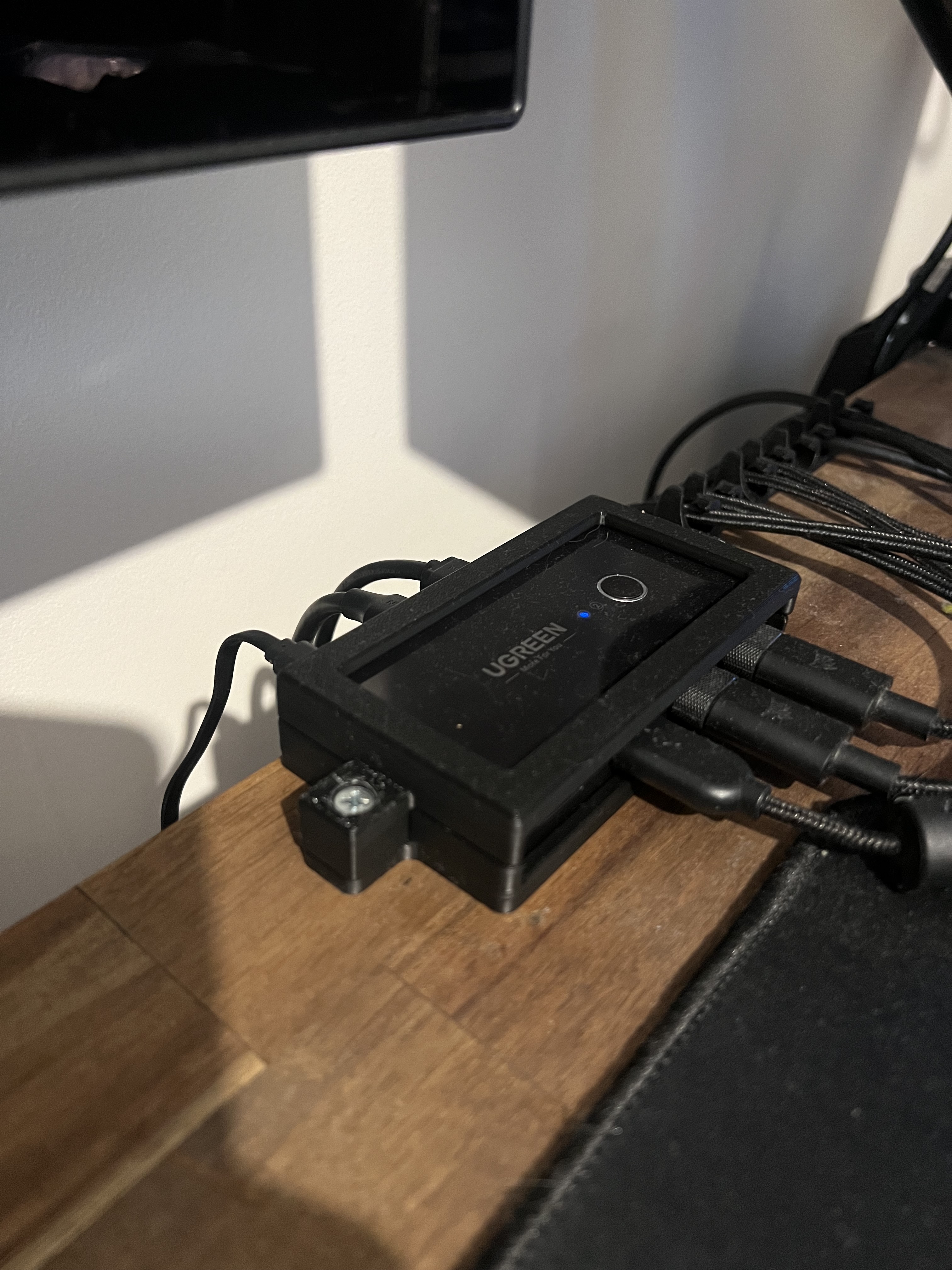 UGREEN USB Hub Computer Switcher Case