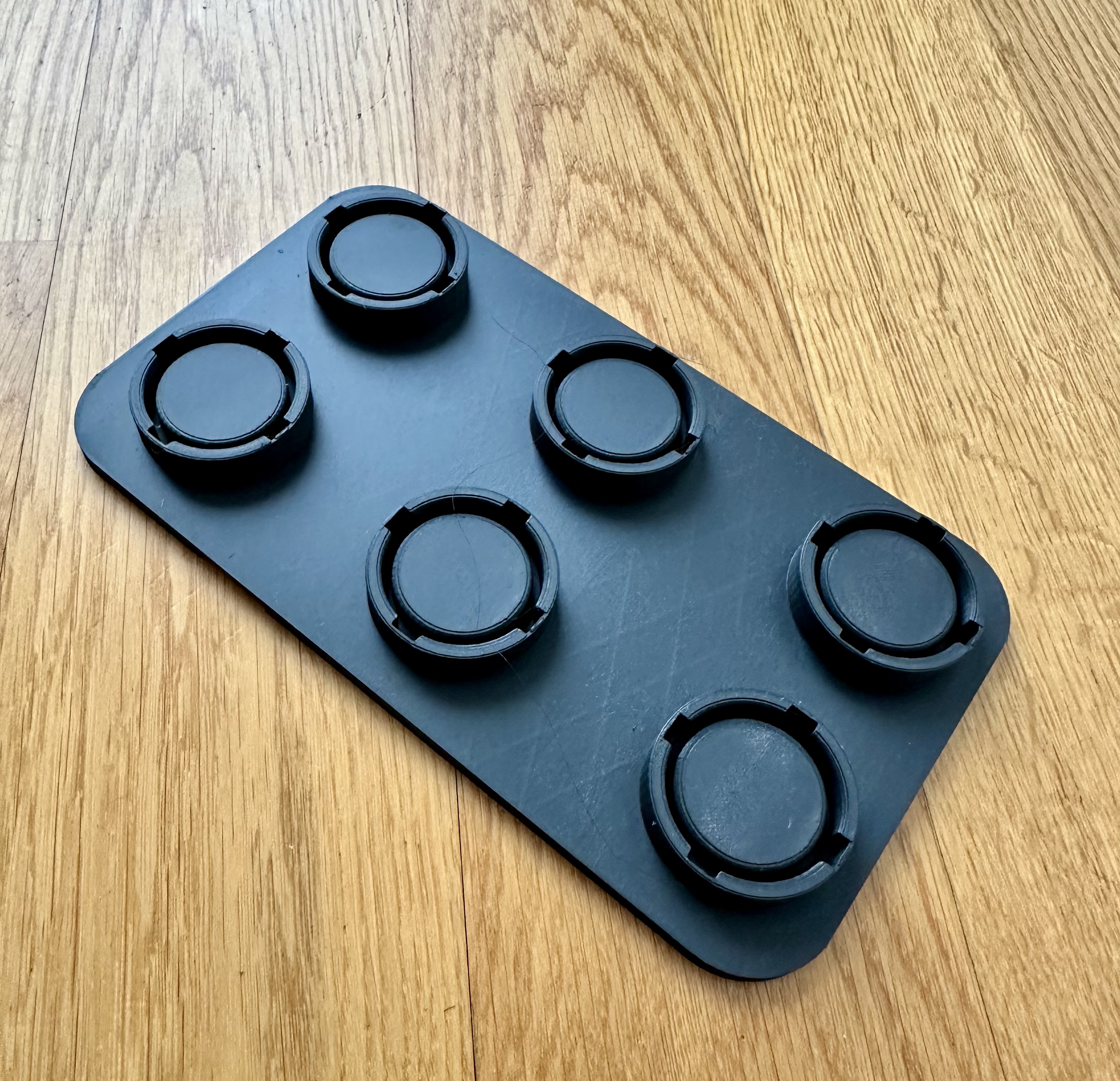Bracket for Dyson Airwrap attachments