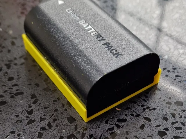 Battery Terminal Cover / Protector for Canon LP-E6 camera battery