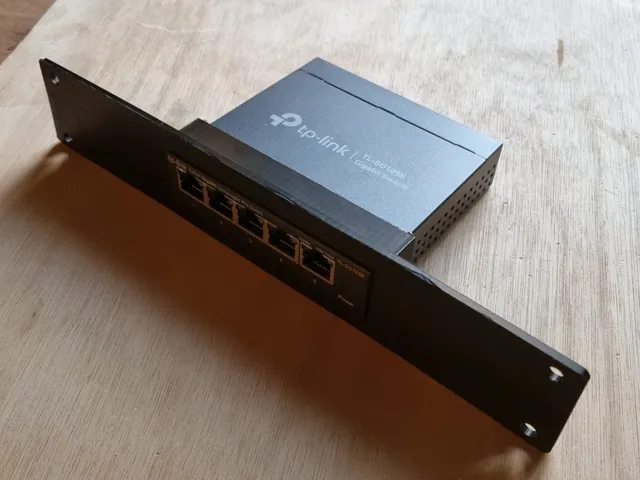 TP-Link SG105 10 inch rack mount