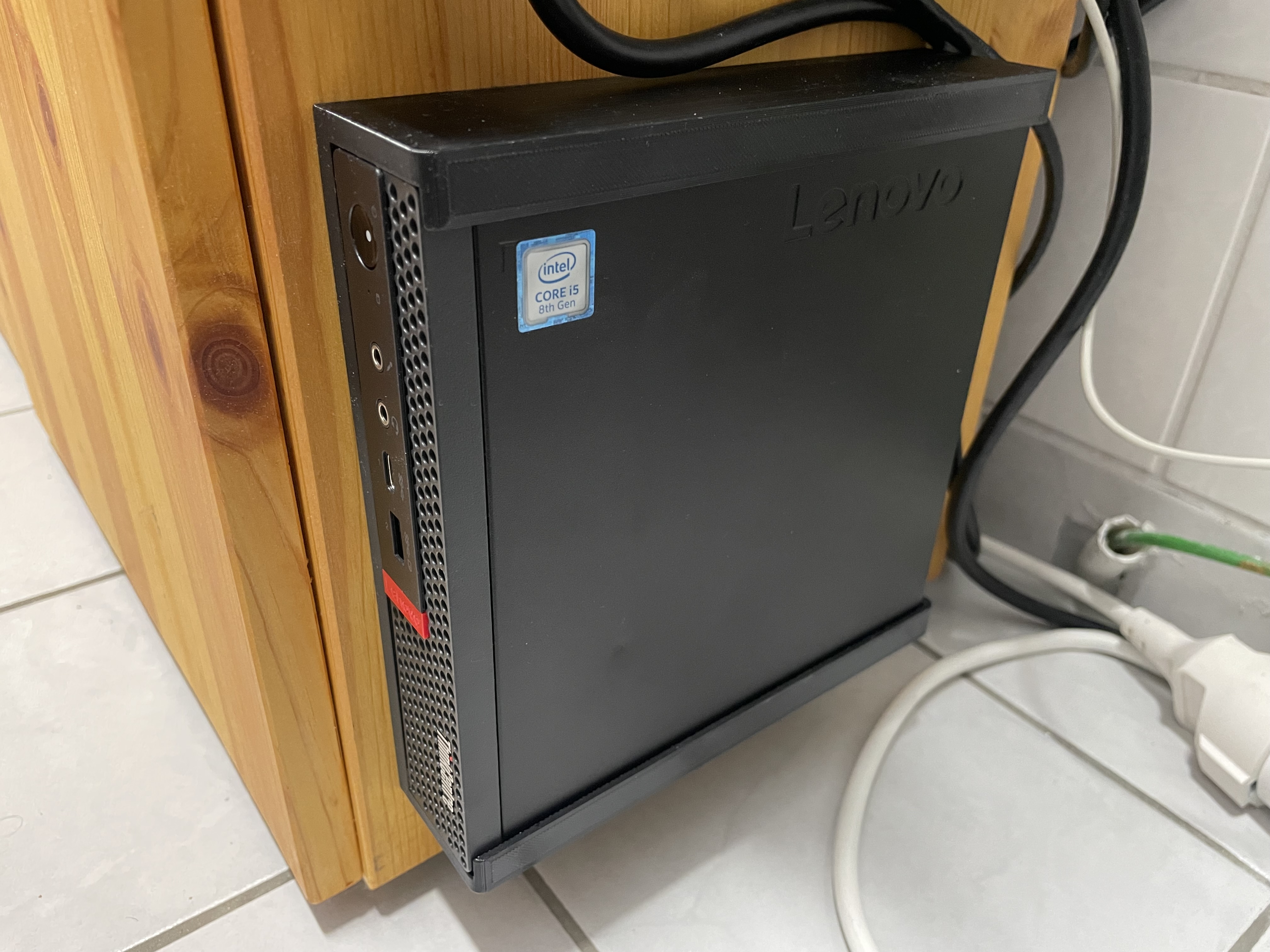 Lenovo Thinkcentre perfect wall and underdesk mount