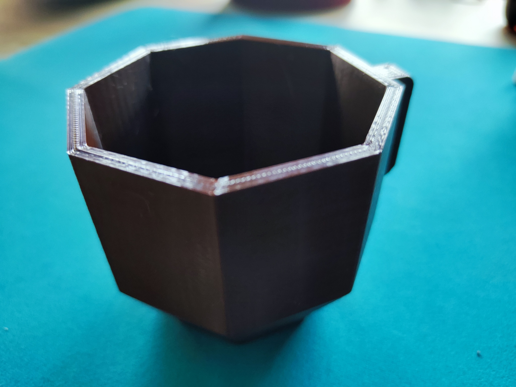 Miniatura 2 do modelo 3D Low poly planter cup