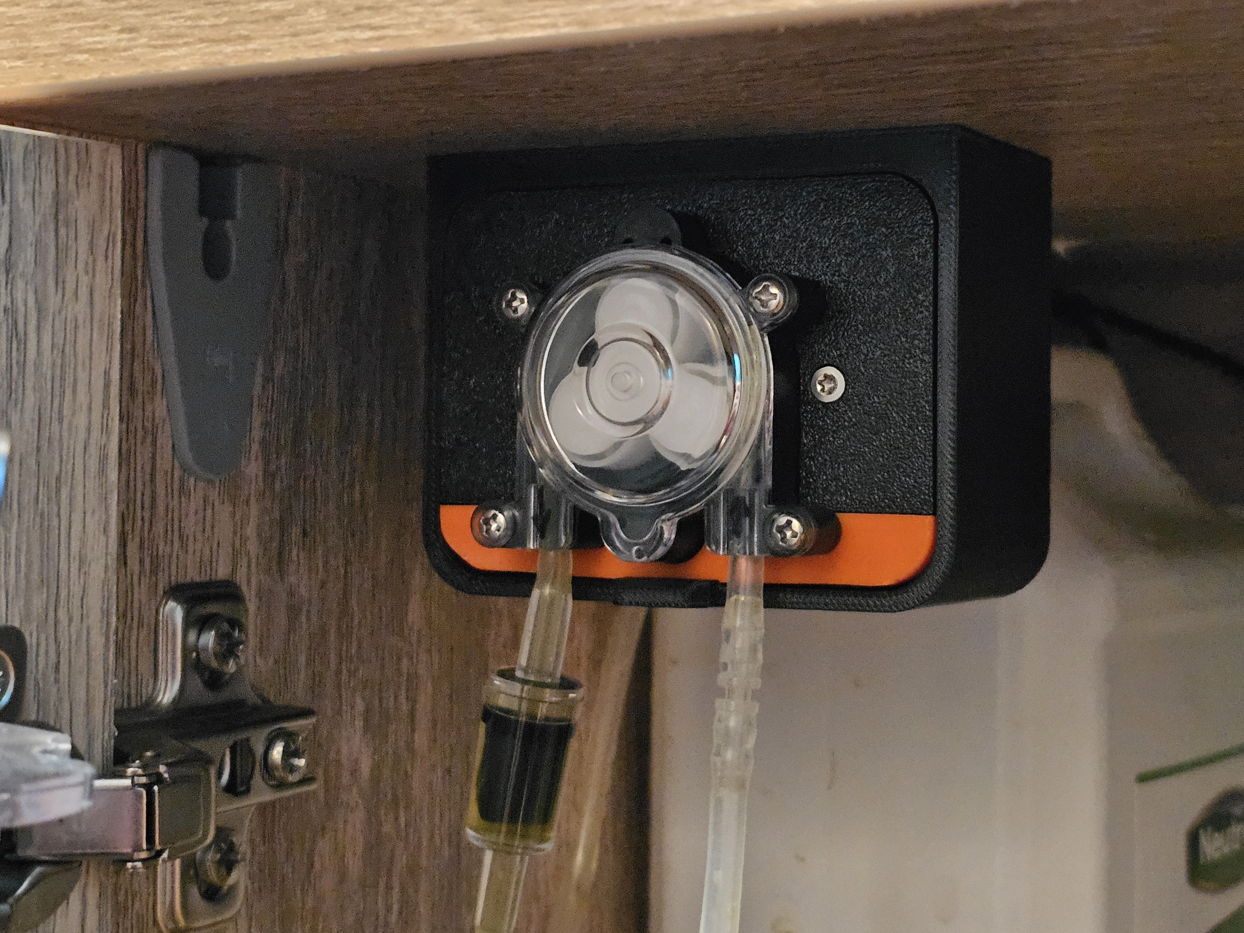 Aquarium ESPHome Dosing Pump - With Mount