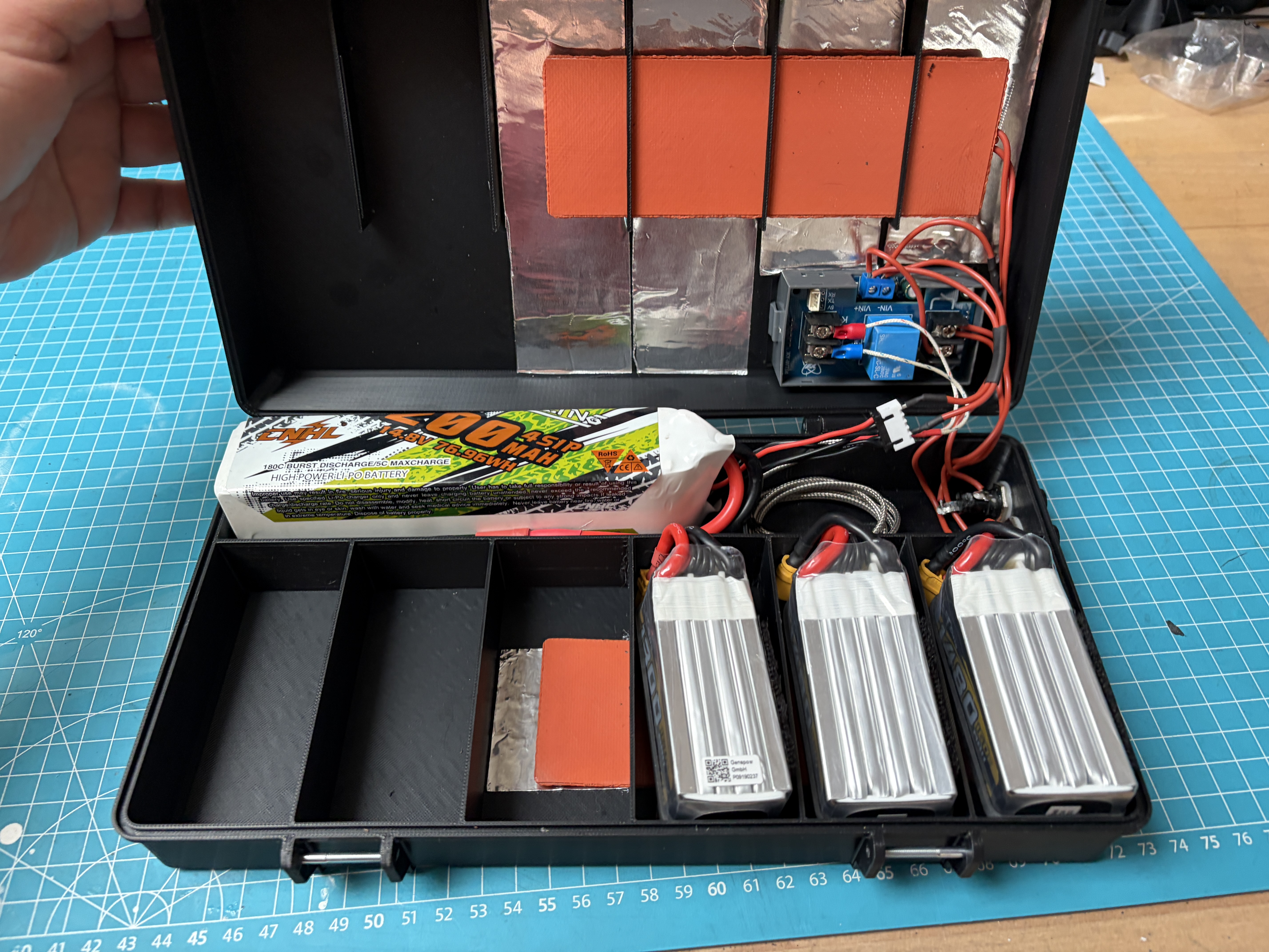 Portable heated Lipo Battery Case