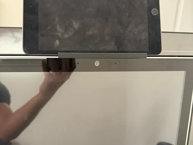 Nordictrack Commercial 1750 phone and tablet stand