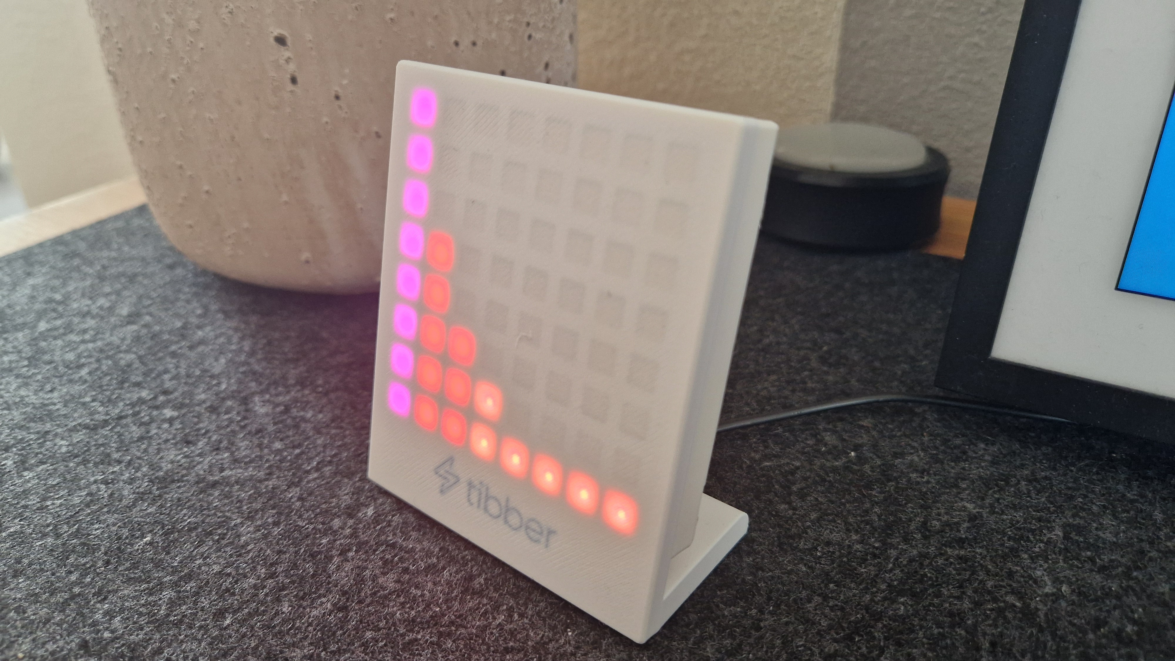 8x8 LED-matrix display as energy price indicator for flexible electricity tariffs