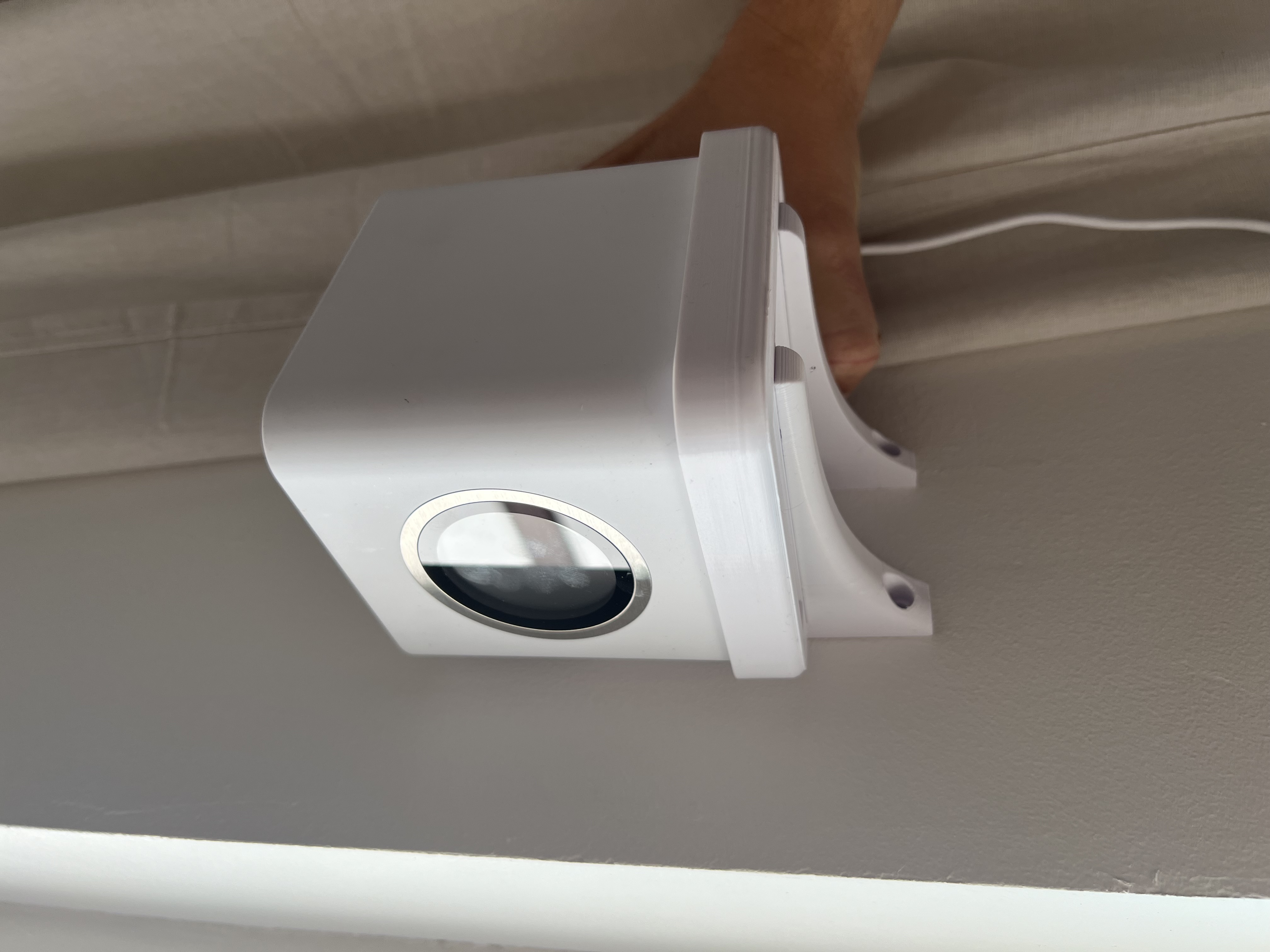 AMPLIFI HD Router wall mount