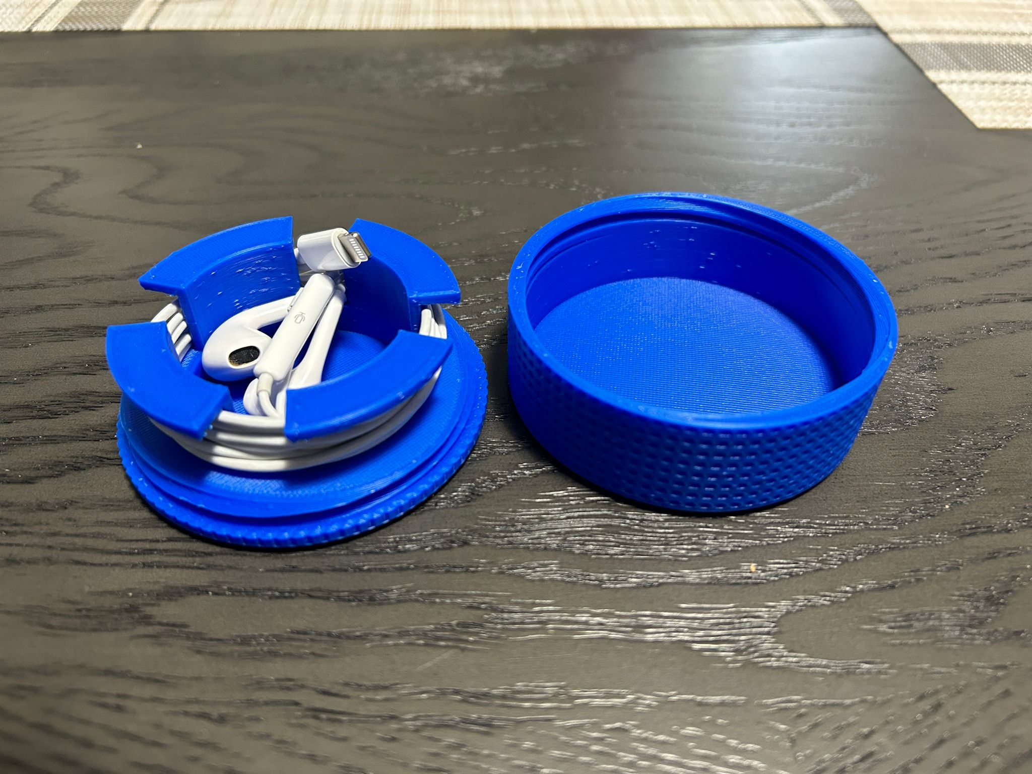 Wired Earbuds Holder/Case v2.0