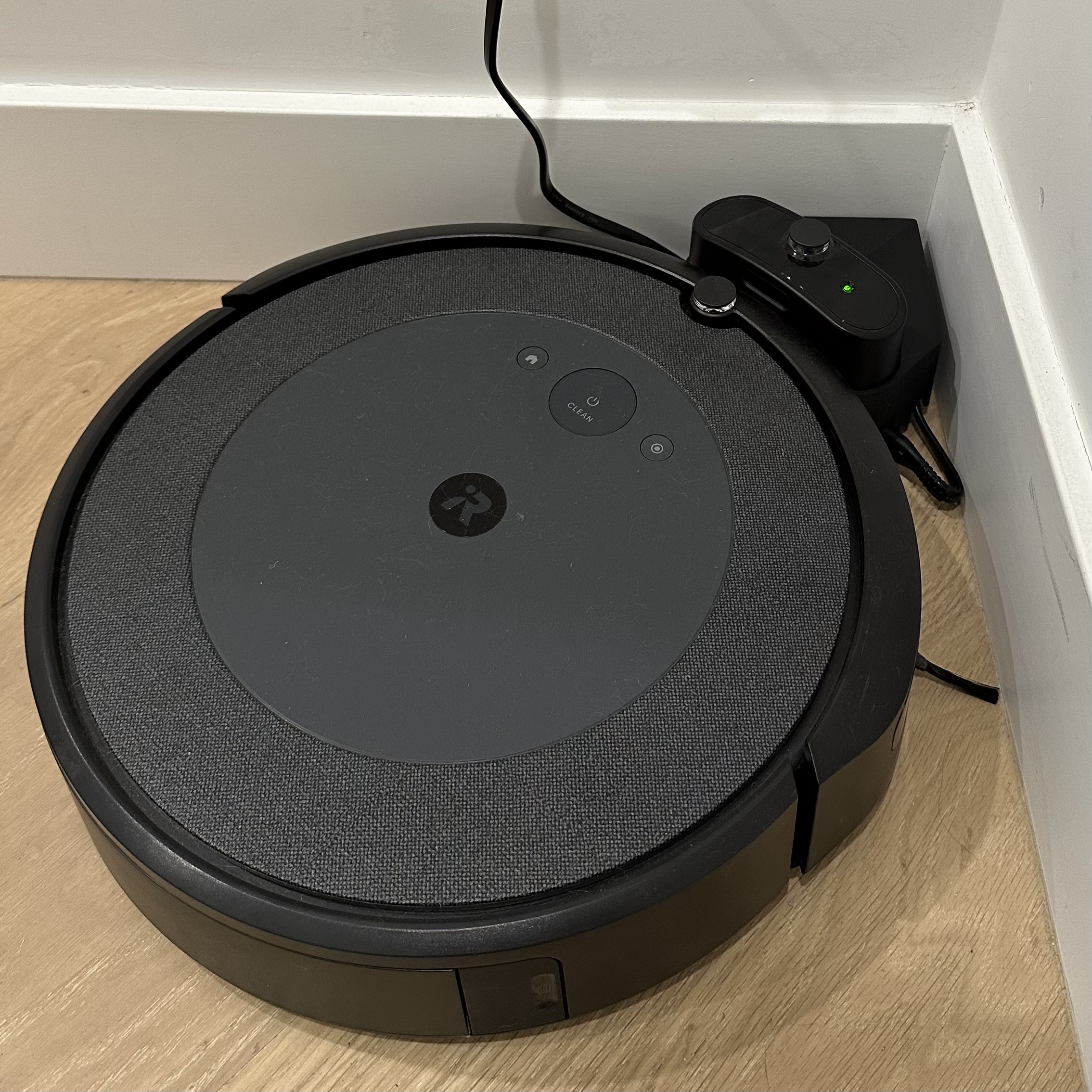 Roomba Charger Holder Corner Version By Failure analyst Download roomba-charger-holder-corner-version-by-failure-analyst-download